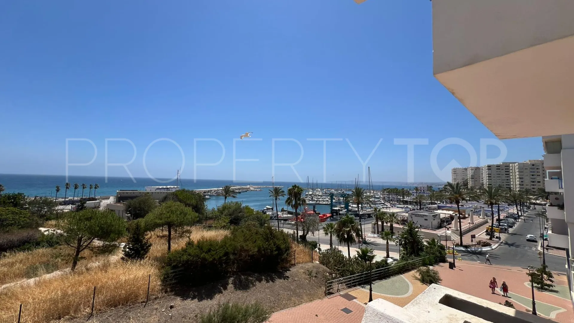 Buy apartment in Estepona