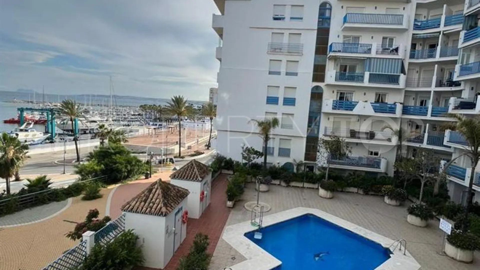 Buy apartment in Estepona
