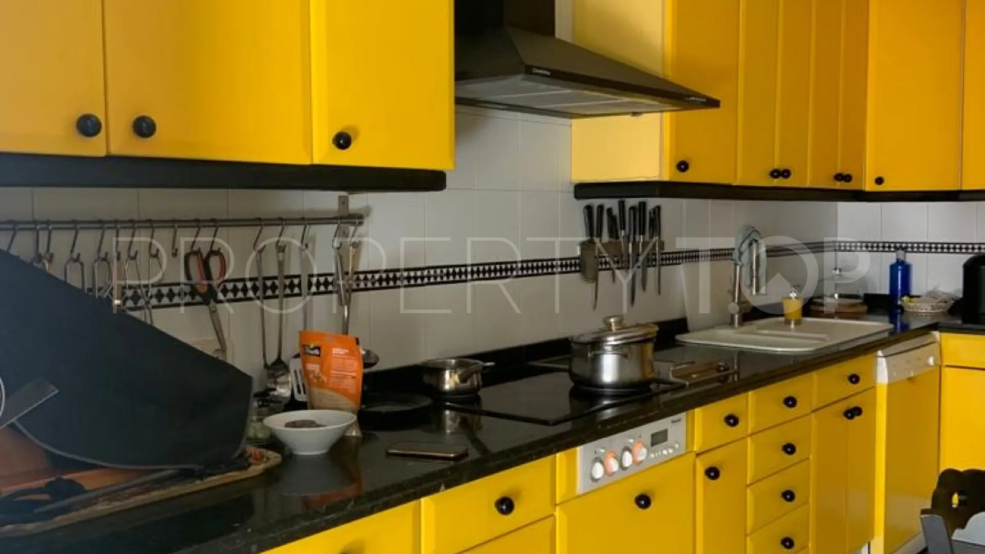For sale Estepona semi detached villa with 4 bedrooms