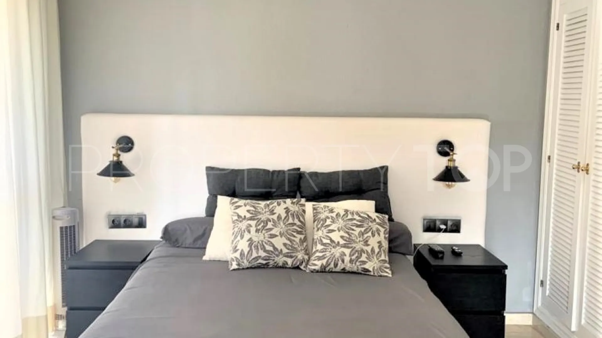 For sale Estepona semi detached villa with 4 bedrooms
