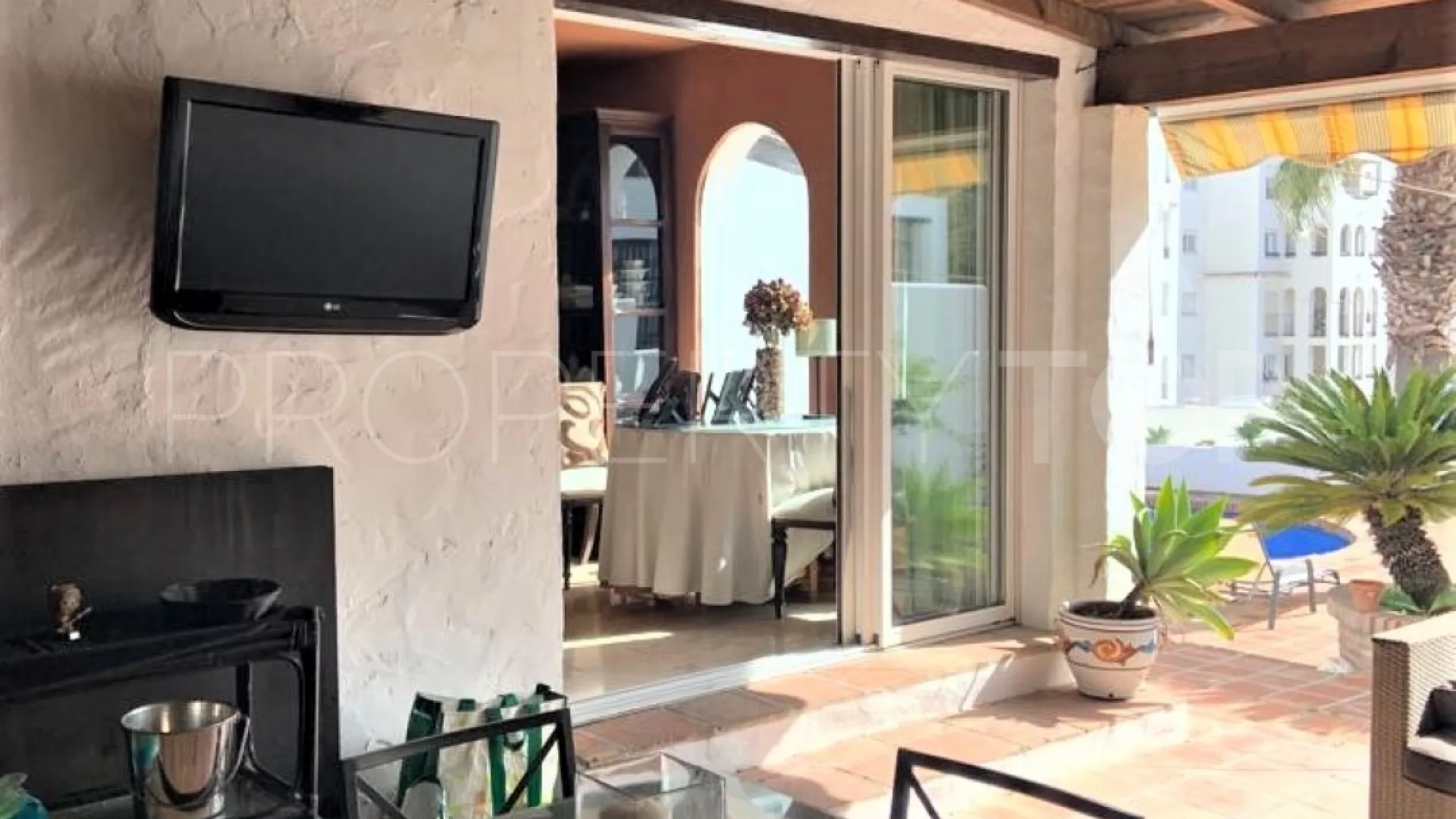 For sale Estepona semi detached villa with 4 bedrooms