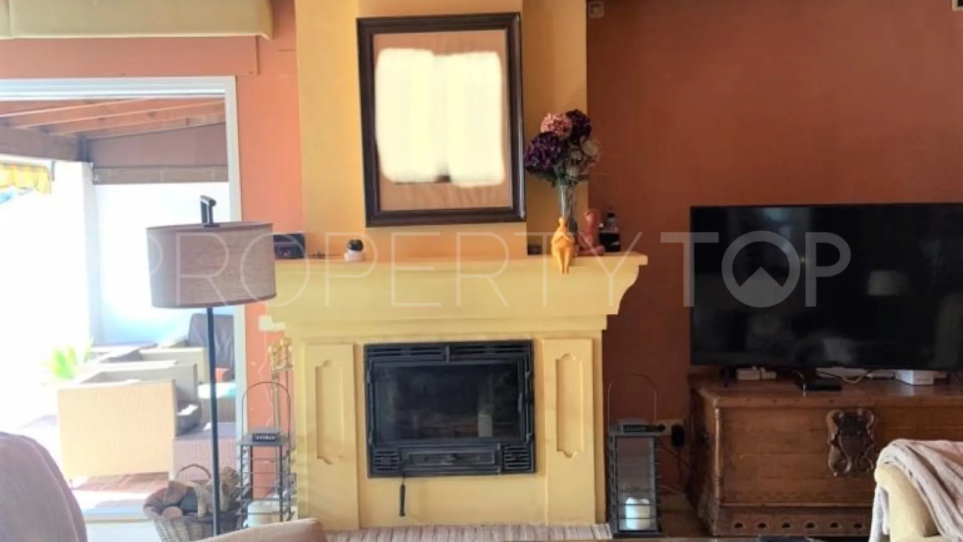 For sale Estepona semi detached villa with 4 bedrooms