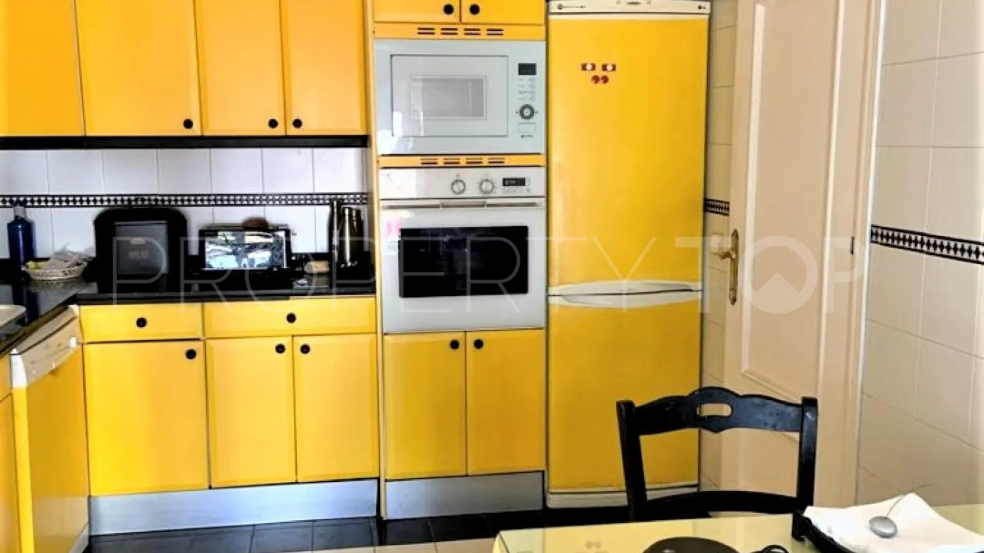 For sale Estepona semi detached villa with 4 bedrooms