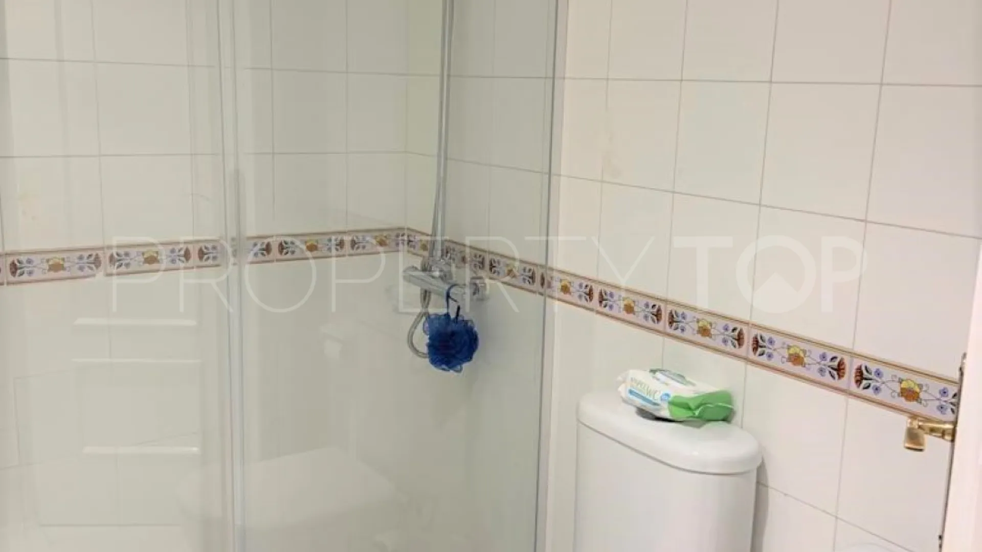 For sale Estepona semi detached villa with 4 bedrooms