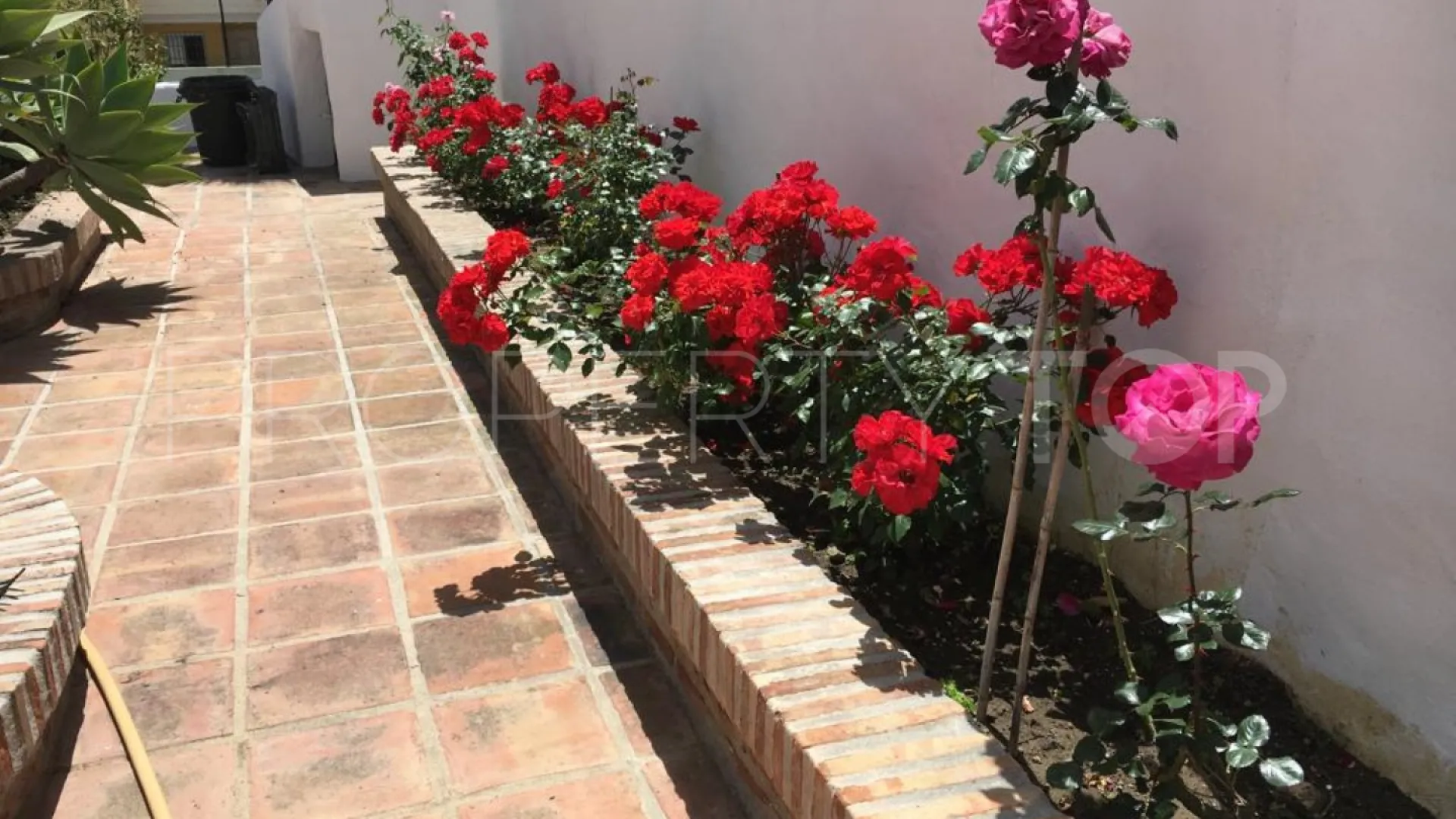 For sale Estepona semi detached villa with 4 bedrooms
