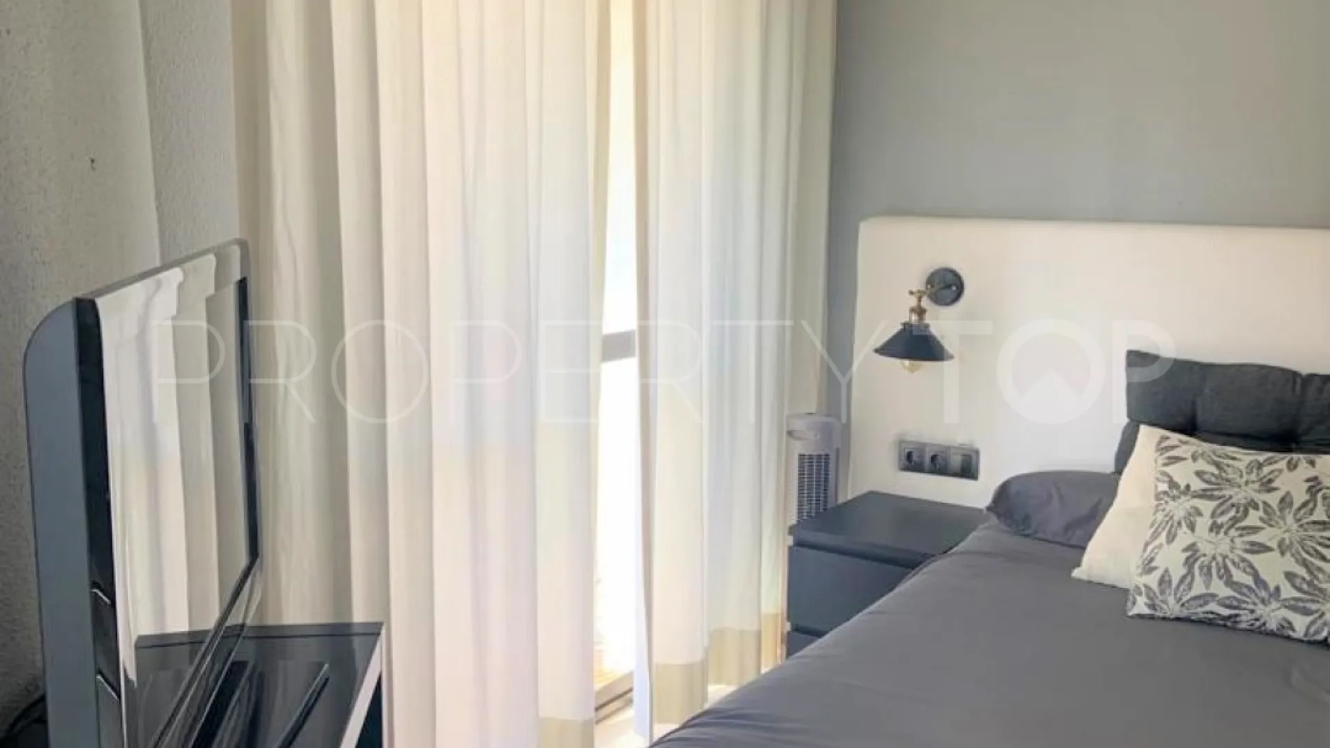 For sale Estepona semi detached villa with 4 bedrooms