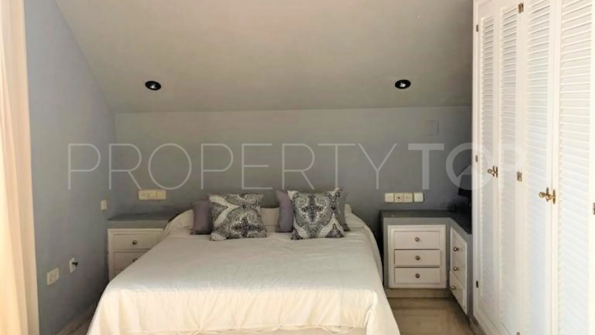 For sale Estepona semi detached villa with 4 bedrooms