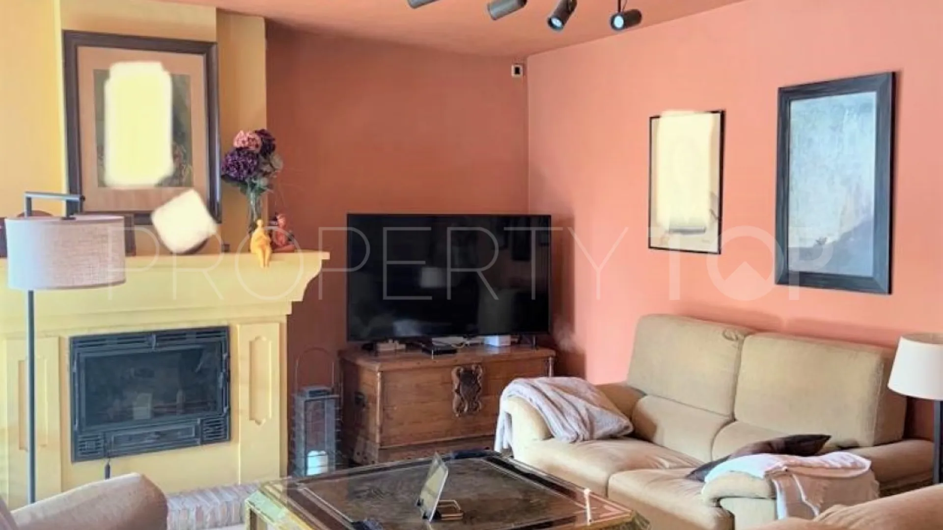 For sale Estepona semi detached villa with 4 bedrooms