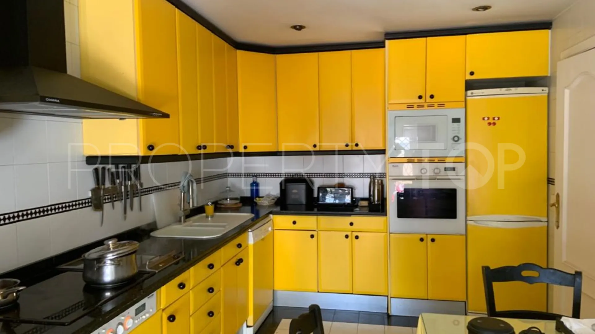 For sale Estepona semi detached villa with 4 bedrooms