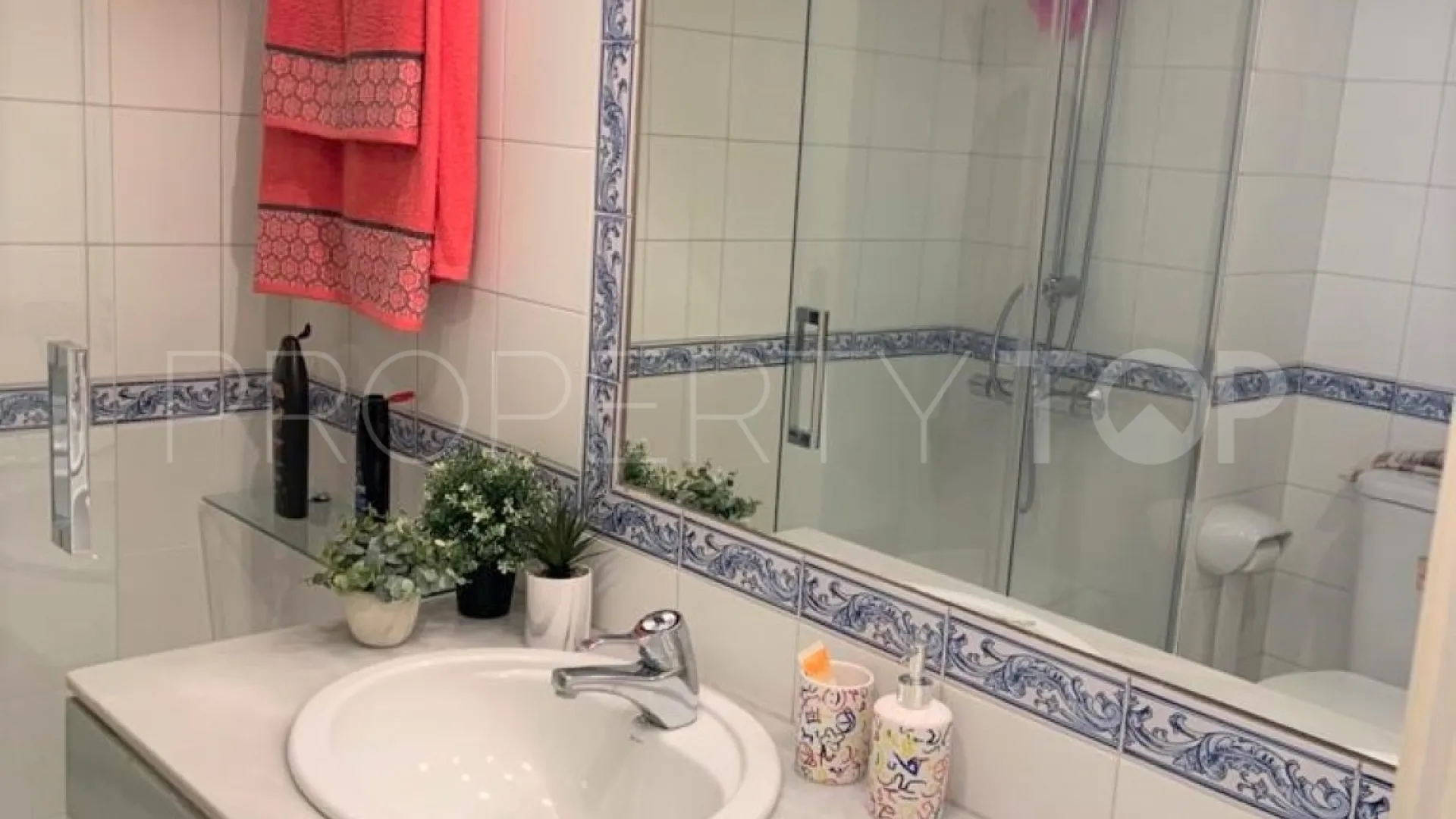 For sale Estepona semi detached villa with 4 bedrooms