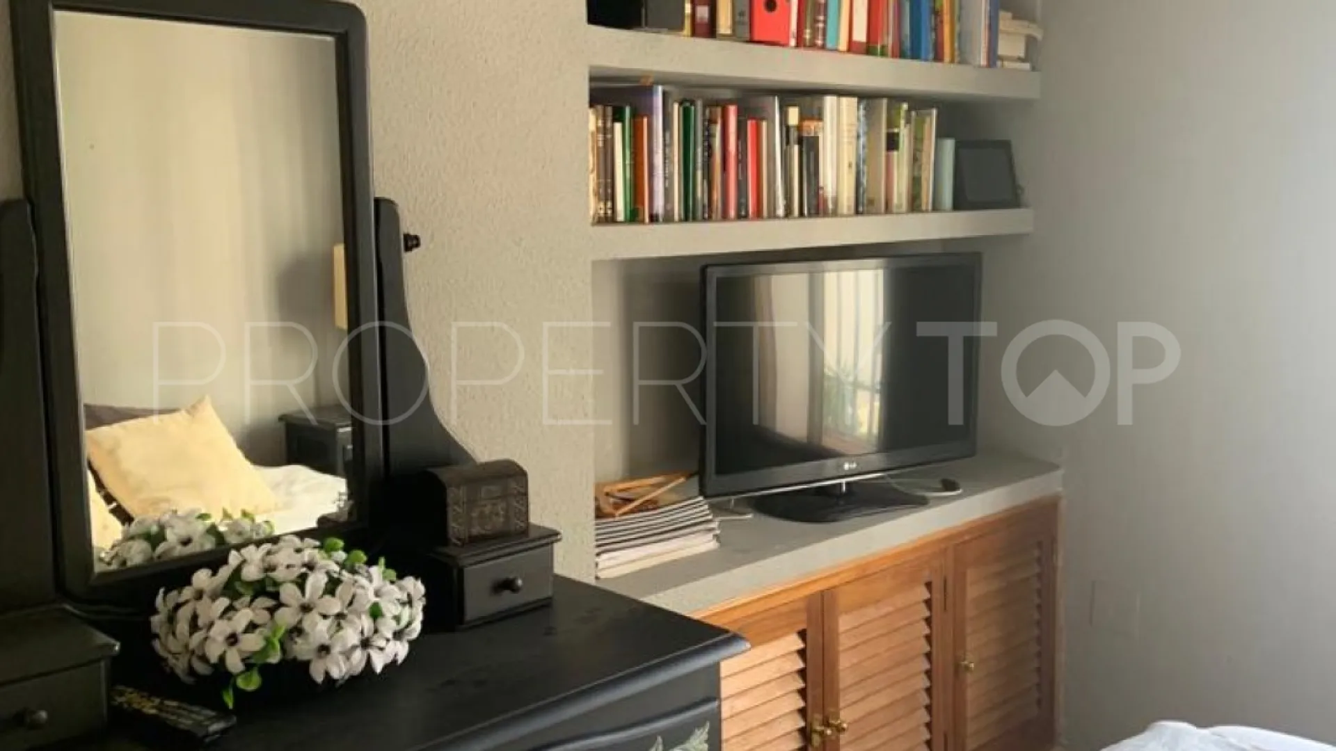For sale Estepona semi detached villa with 4 bedrooms