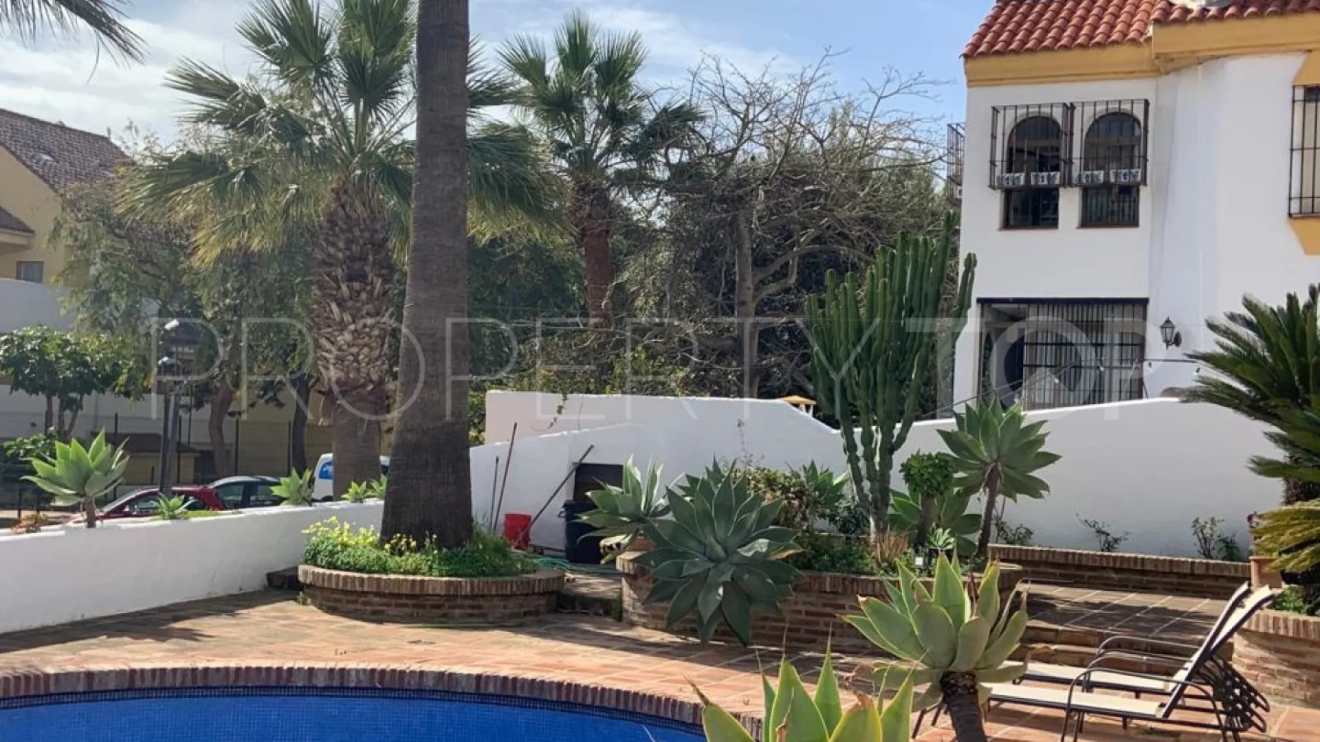 For sale Estepona semi detached villa with 4 bedrooms