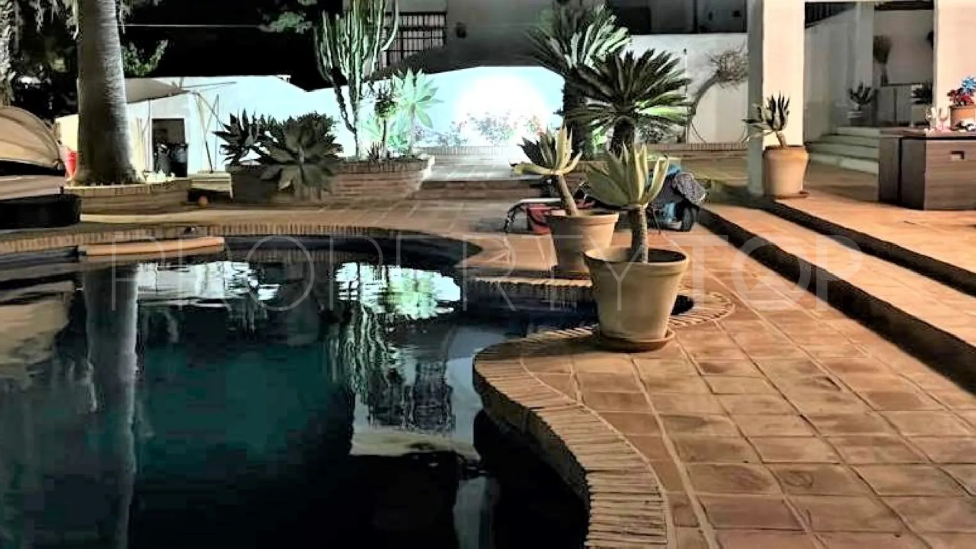 For sale Estepona semi detached villa with 4 bedrooms