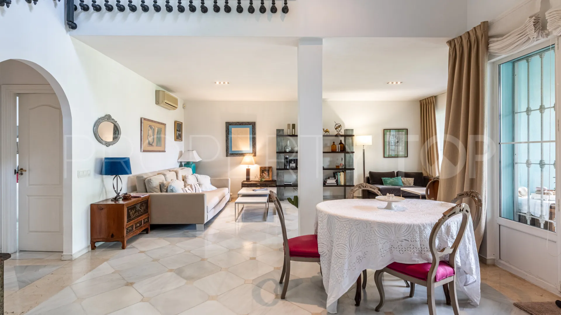 Villa pareada con 3 dormitorios en venta en Guadalmina Alta