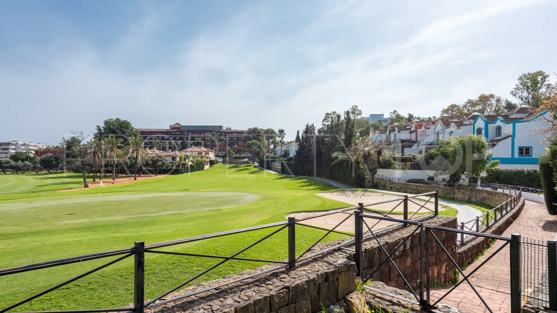 Villa pareada con 3 dormitorios en venta en Guadalmina Alta