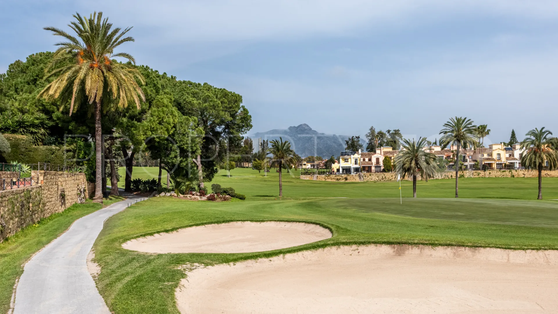 Villa pareada con 3 dormitorios en venta en Guadalmina Alta