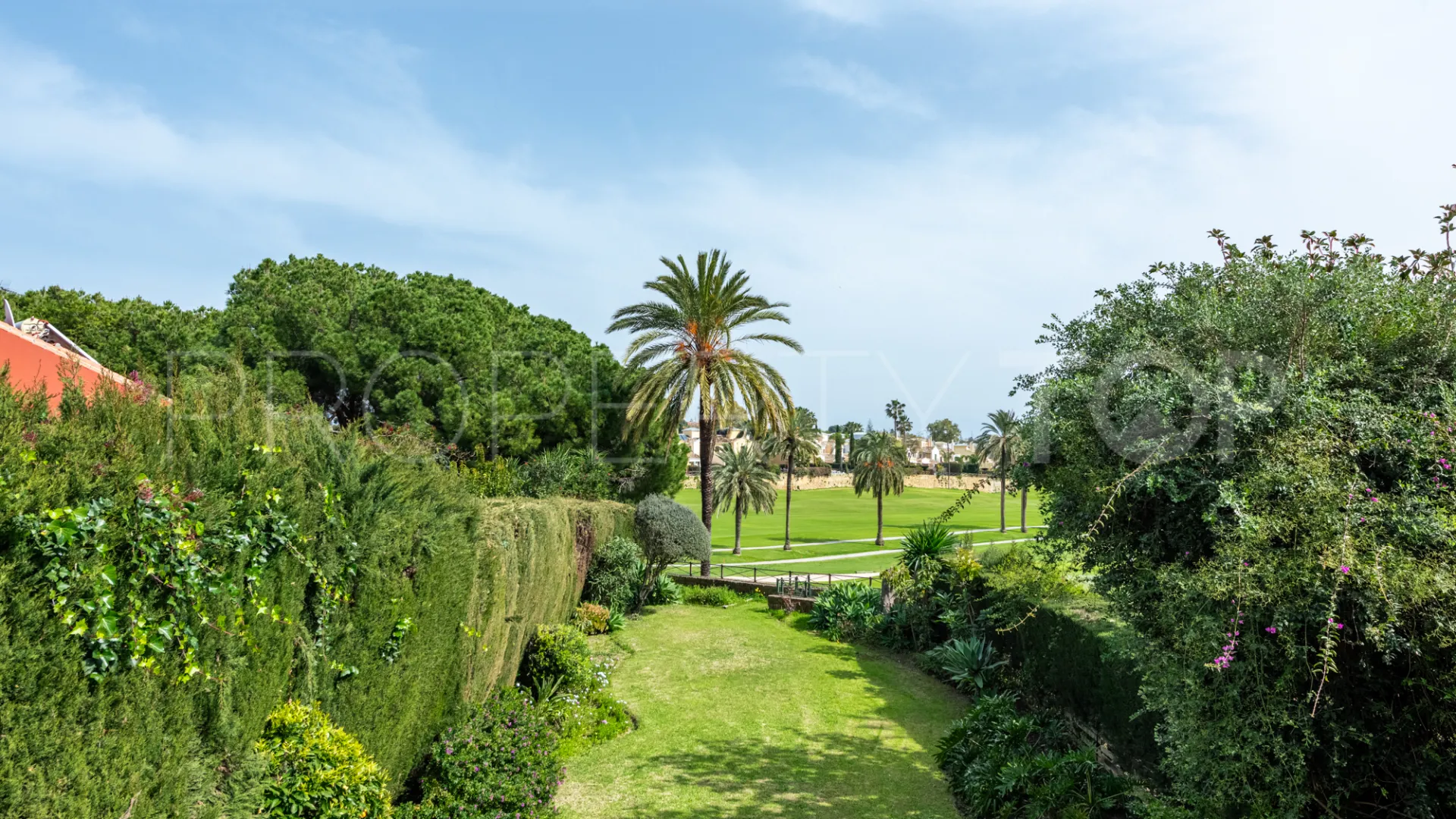 Villa pareada con 3 dormitorios en venta en Guadalmina Alta