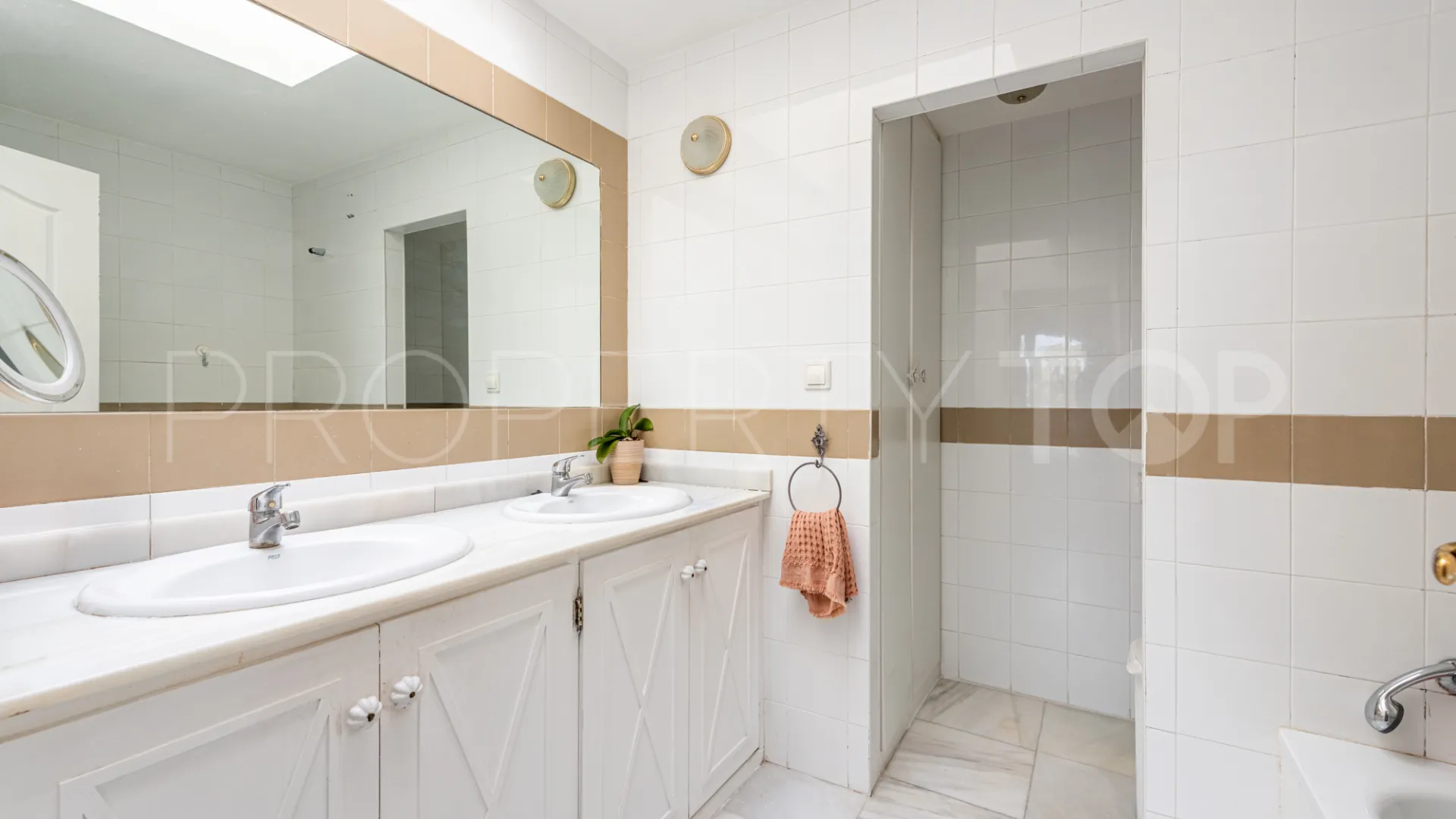 Villa pareada con 3 dormitorios en venta en Guadalmina Alta