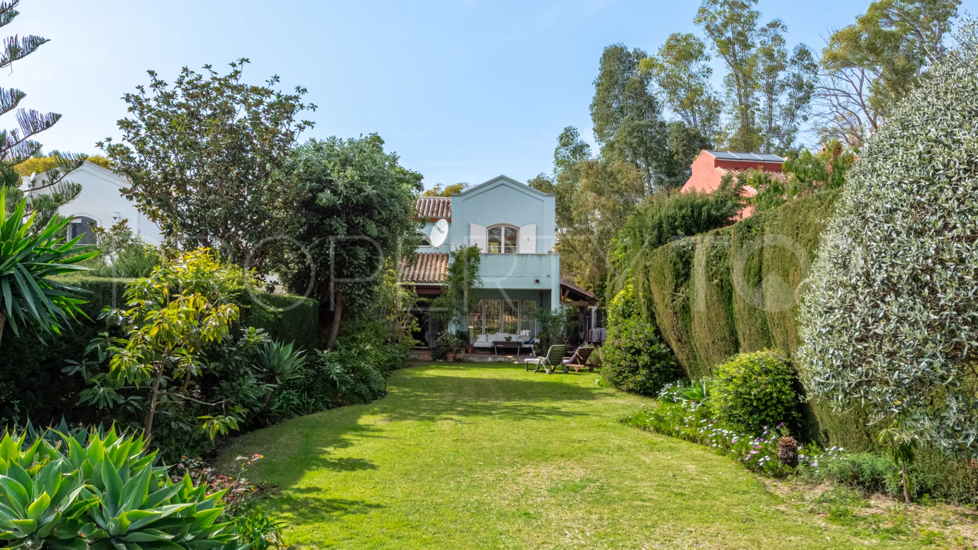 Villa pareada con 3 dormitorios en venta en Guadalmina Alta