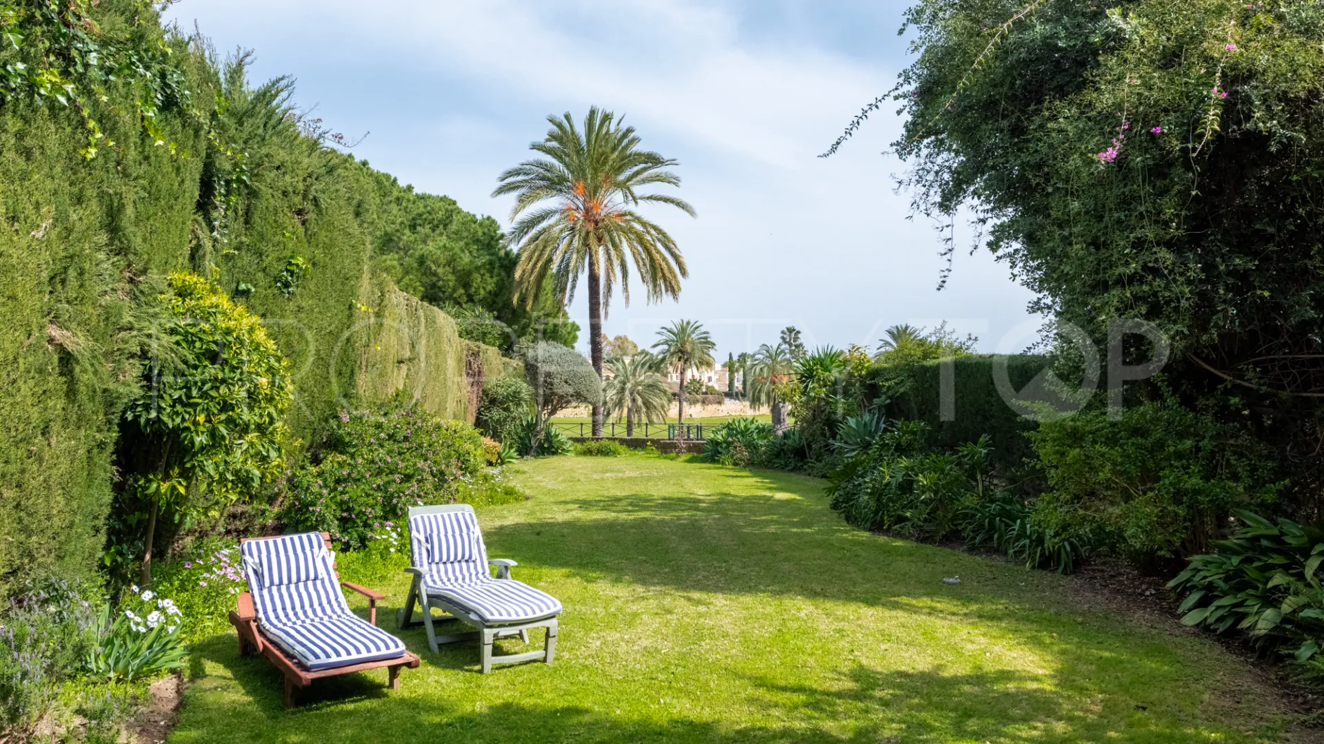 Villa pareada con 3 dormitorios en venta en Guadalmina Alta