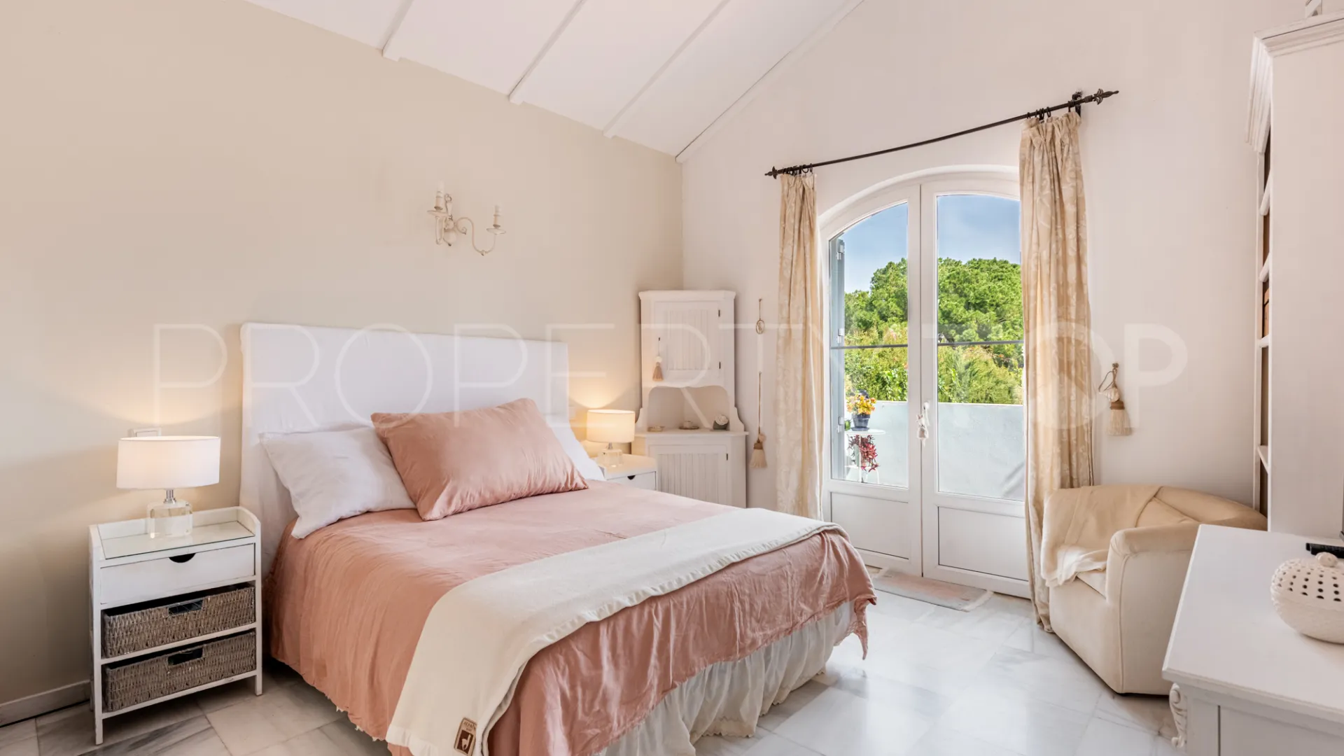 Villa pareada con 3 dormitorios en venta en Guadalmina Alta