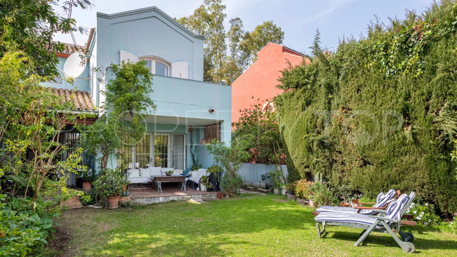 Villa pareada con 3 dormitorios en venta en Guadalmina Alta