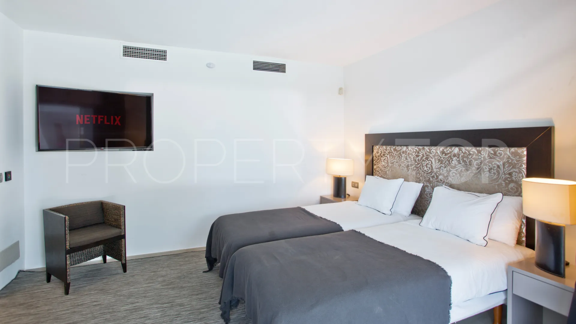 For sale villa in Hacienda las Chapas