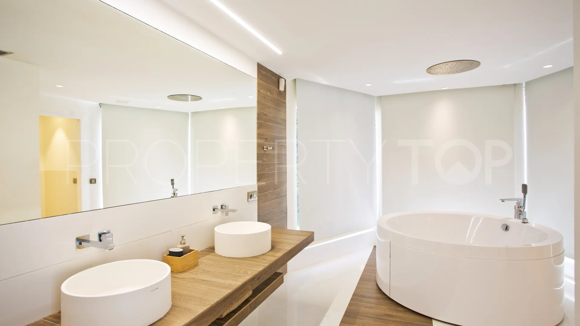 For sale villa in Hacienda las Chapas