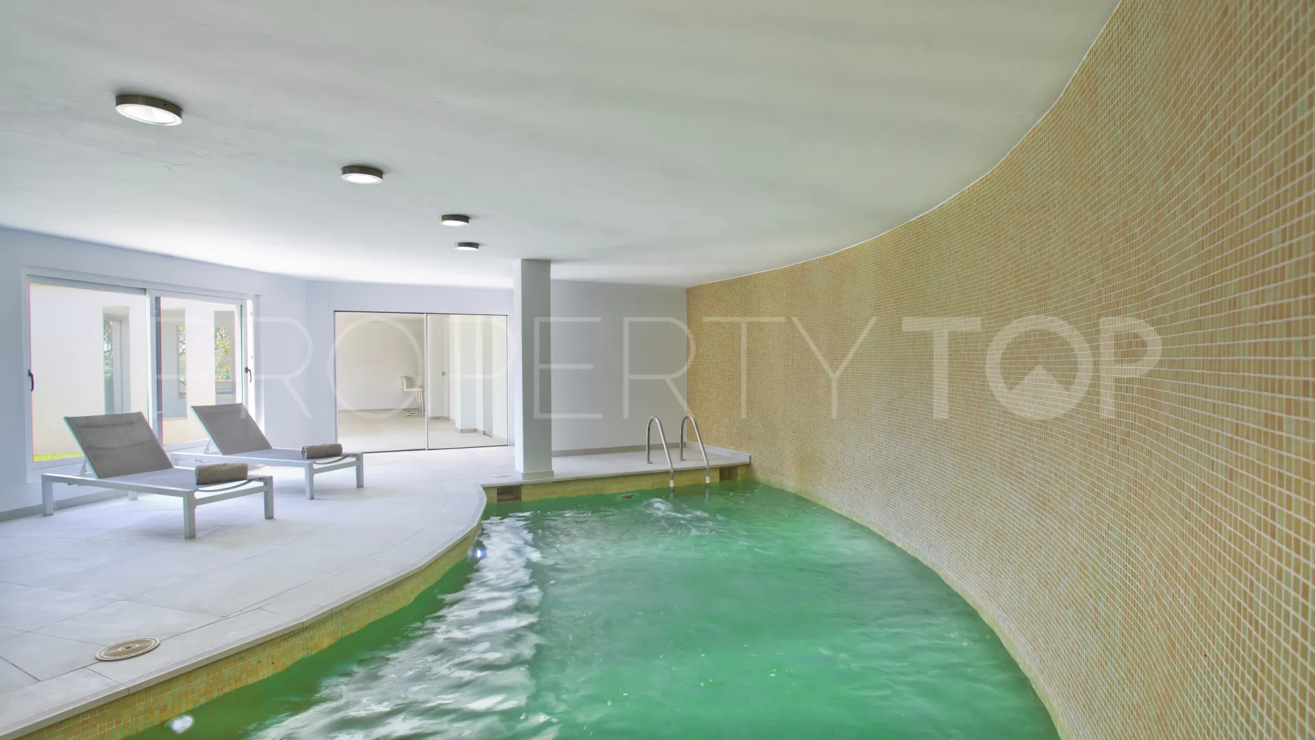 For sale villa in Hacienda las Chapas