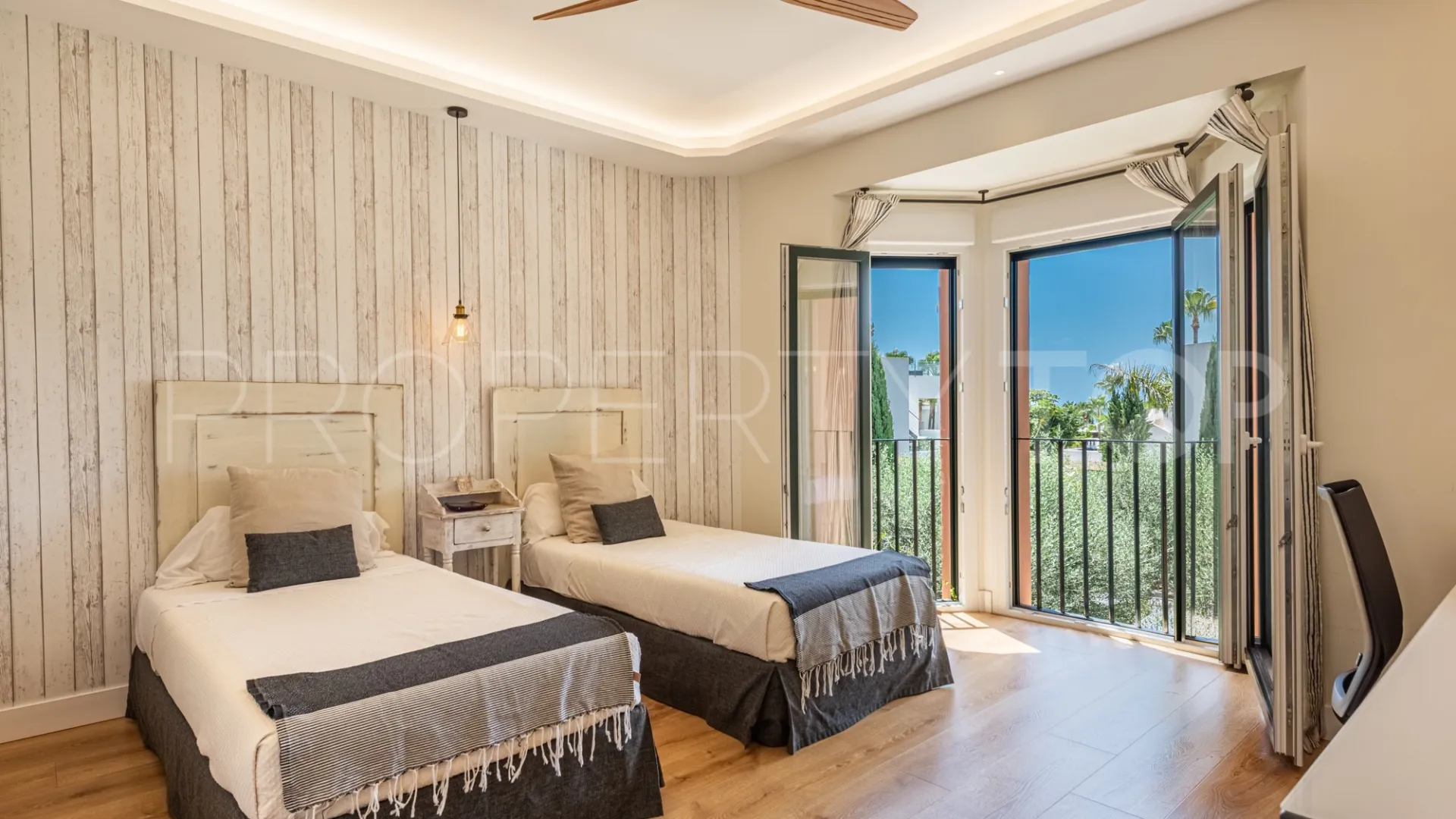 Villa with 5 bedrooms for sale in Altos de Puente Romano