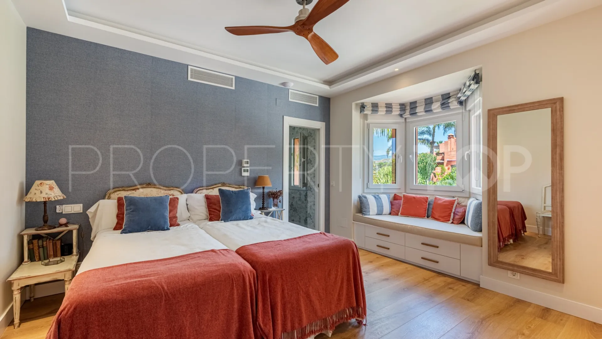 Villa with 5 bedrooms for sale in Altos de Puente Romano