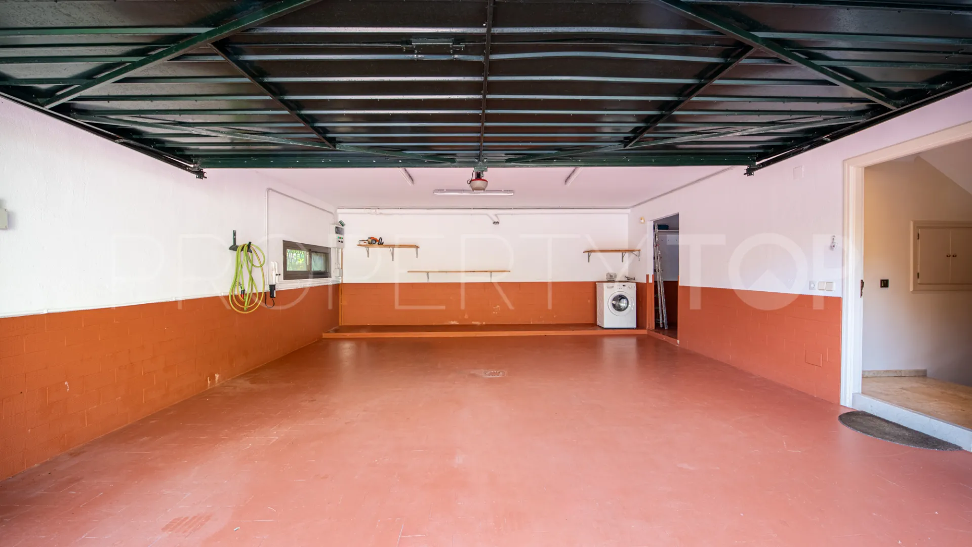 Se vende villa en Los Monteros con 5 dormitorios