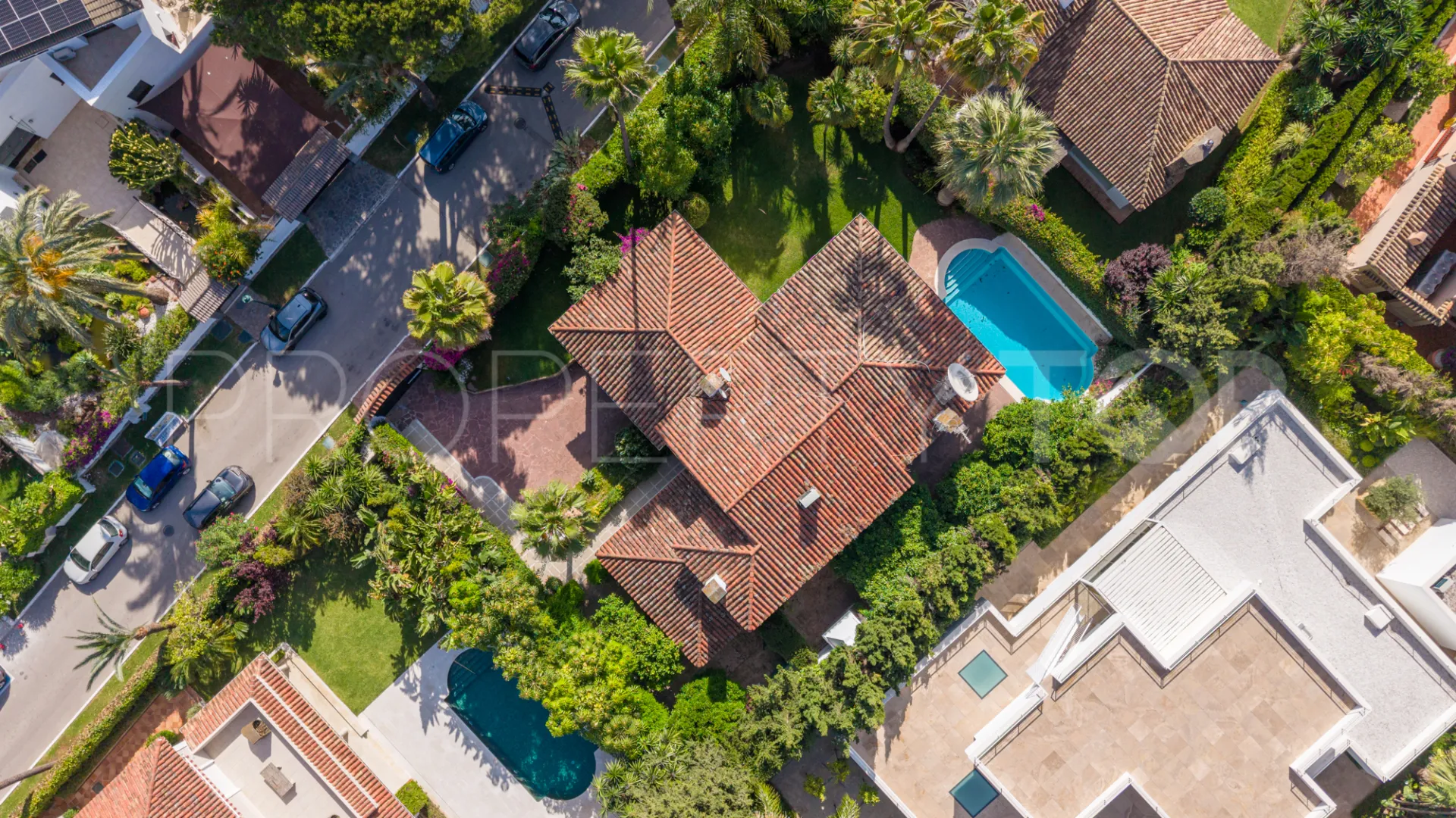 Se vende villa en Los Monteros con 5 dormitorios