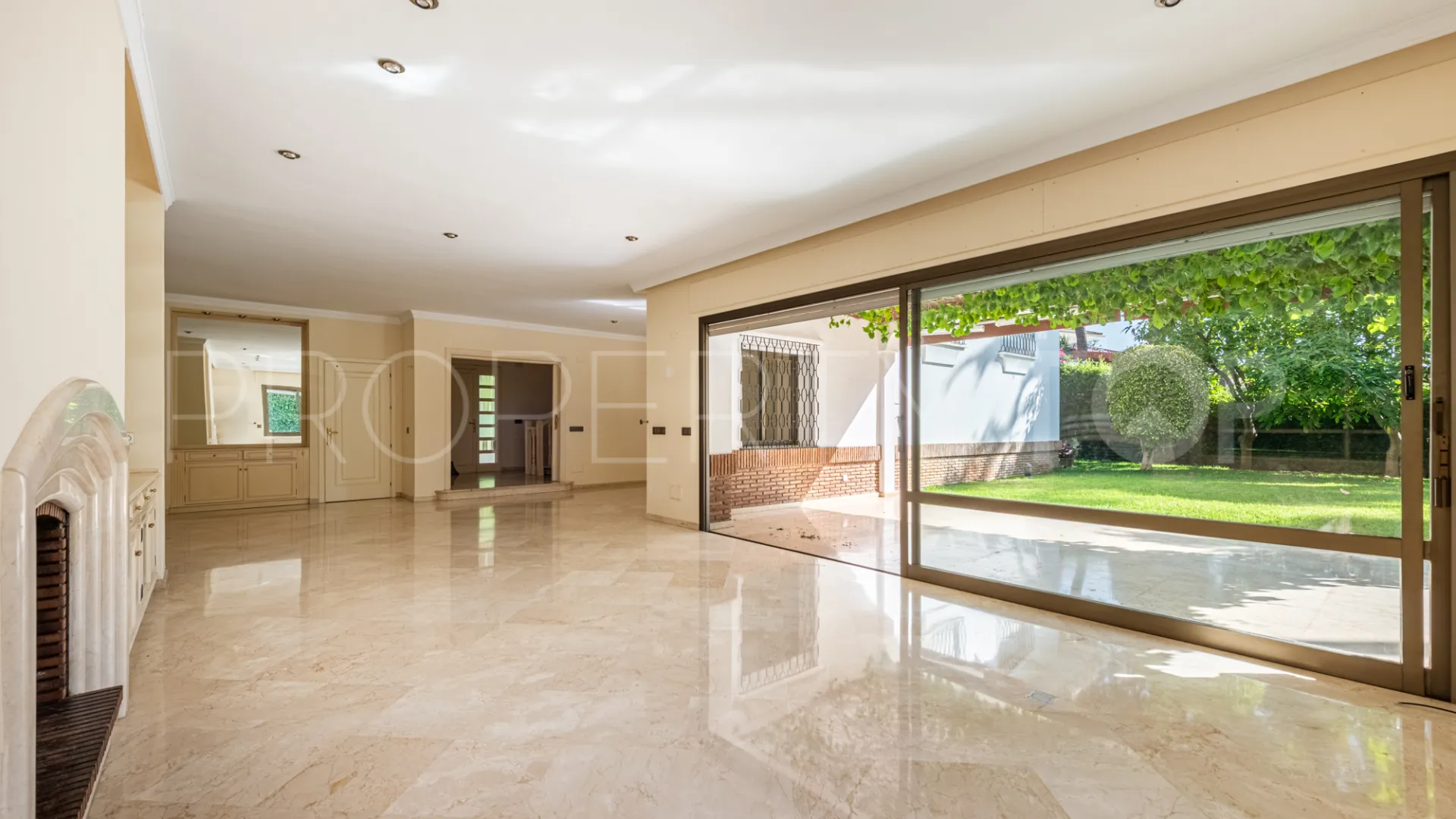 Se vende villa en Los Monteros con 5 dormitorios