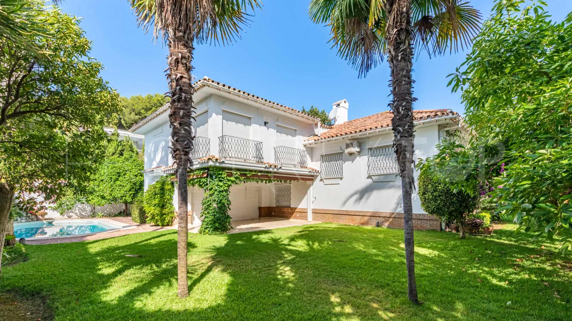 Se vende villa en Los Monteros con 5 dormitorios