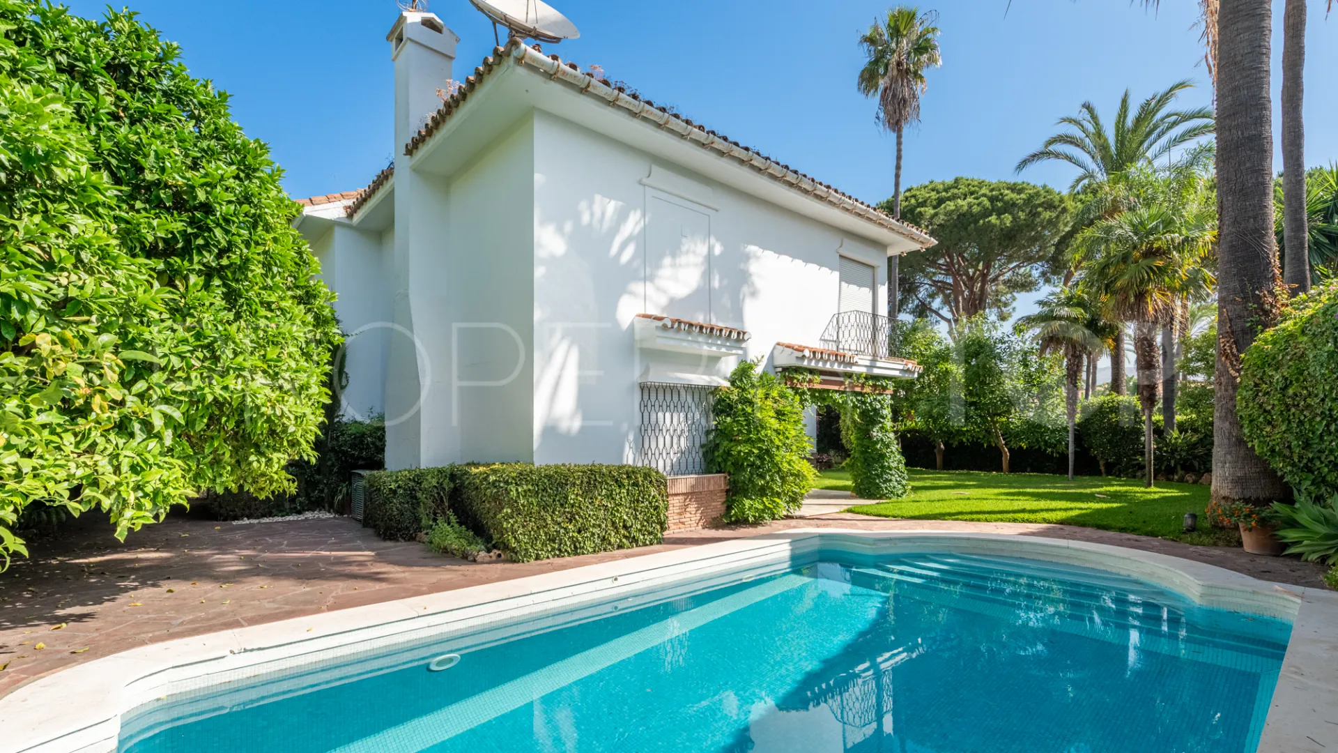 Se vende villa en Los Monteros con 5 dormitorios