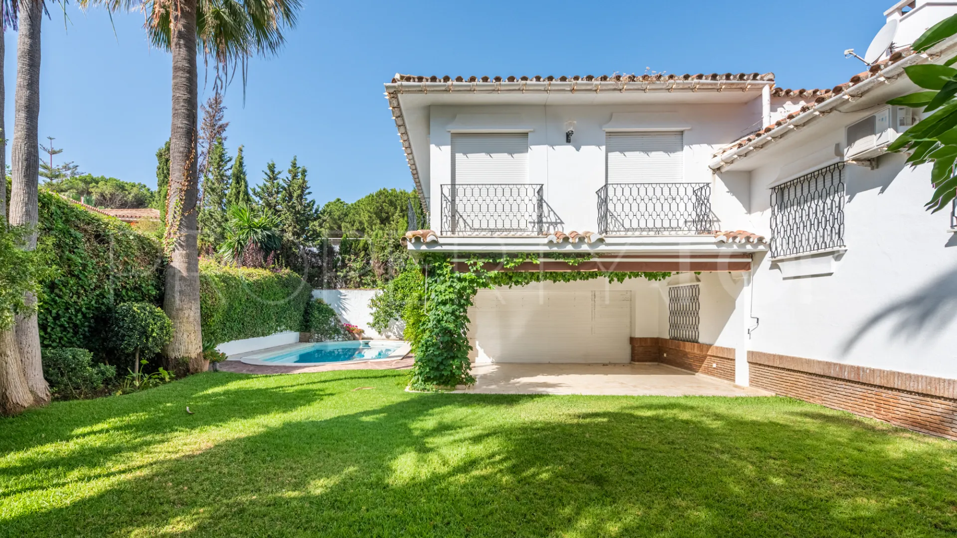 Se vende villa en Los Monteros con 5 dormitorios