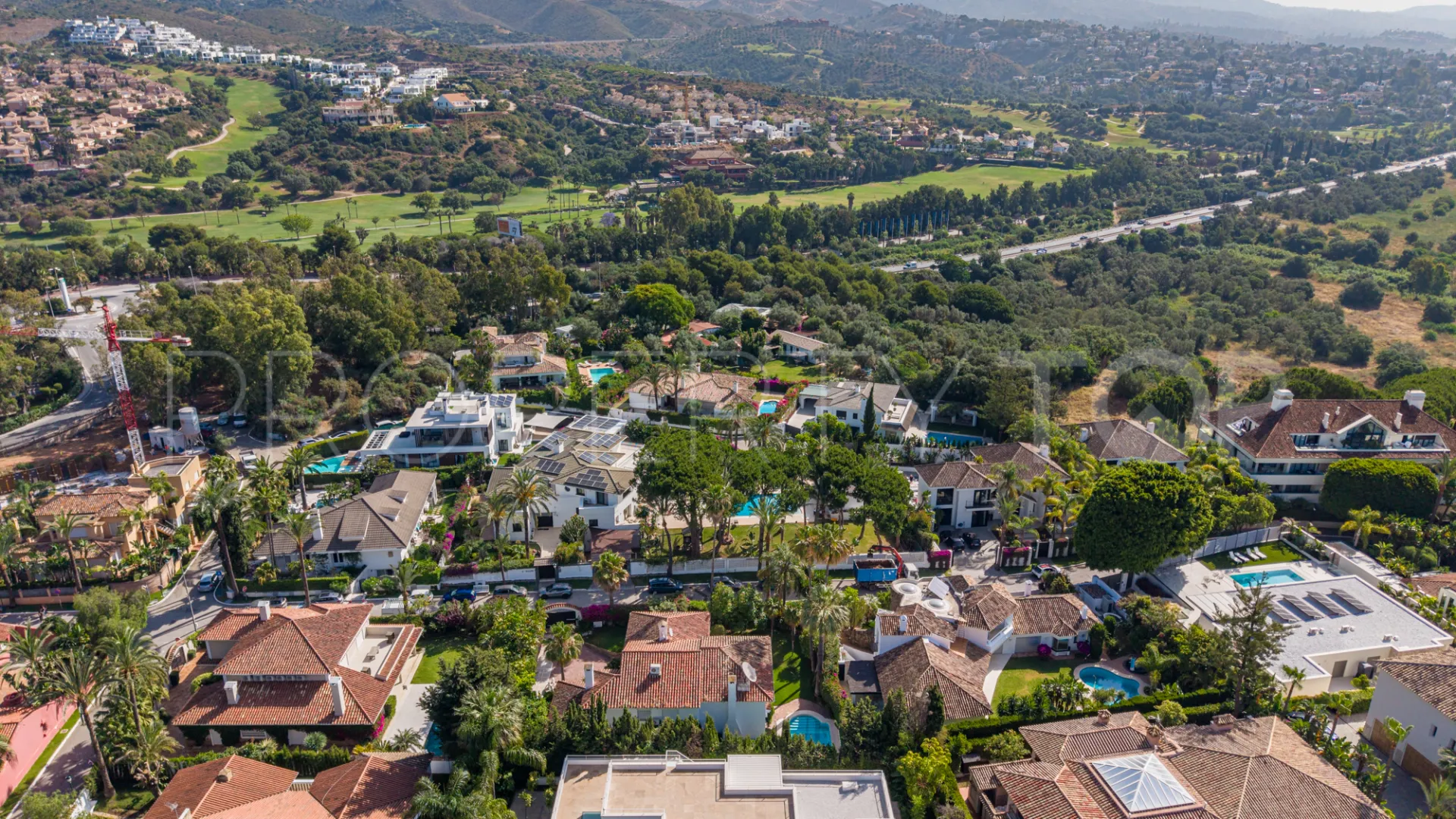 Se vende villa en Los Monteros con 5 dormitorios