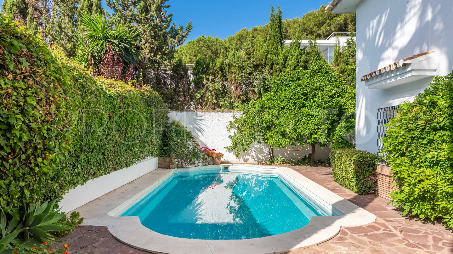 Se vende villa en Los Monteros con 5 dormitorios