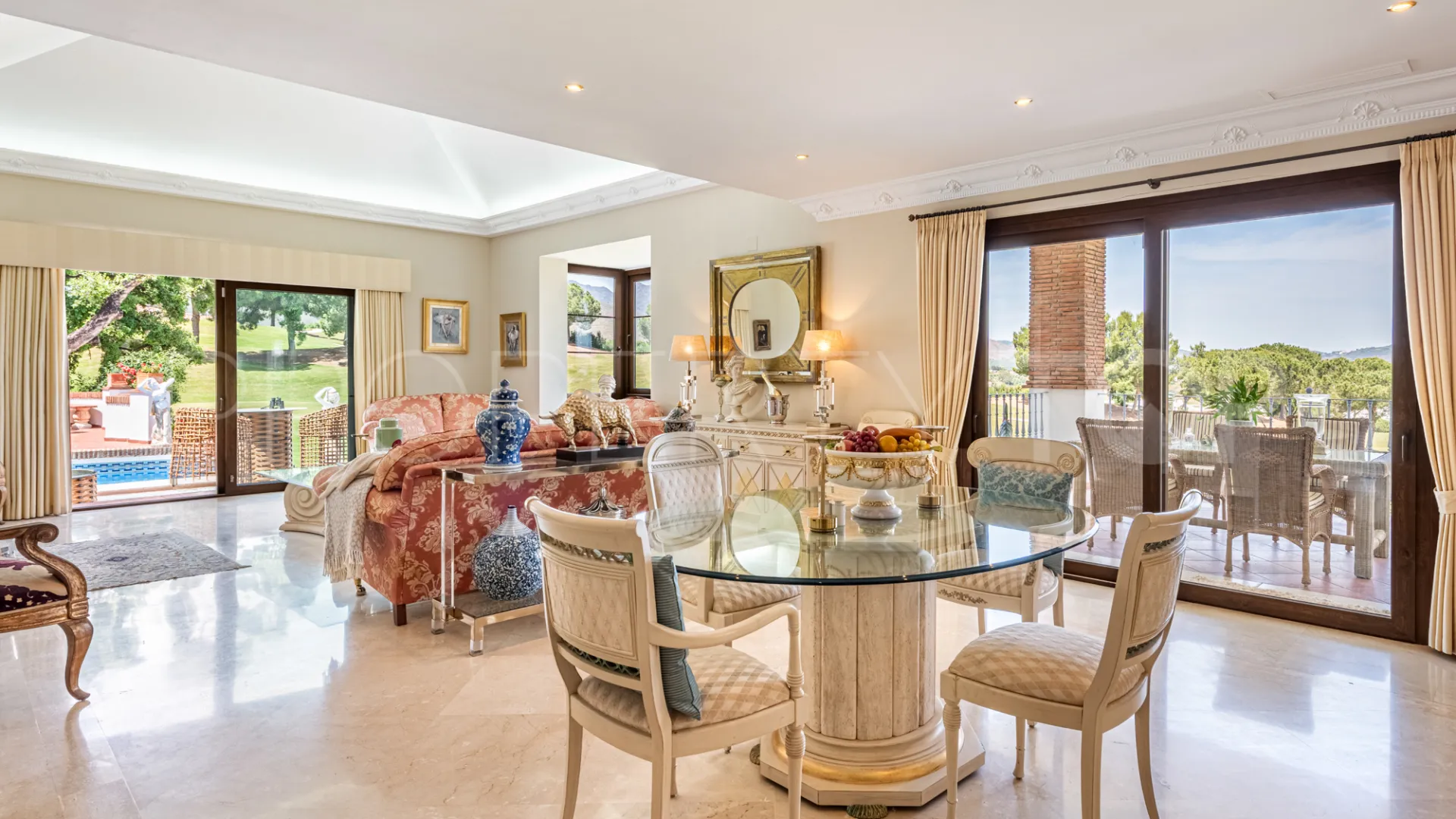 Se vende villa en La Cala Golf Resort de 4 dormitorios