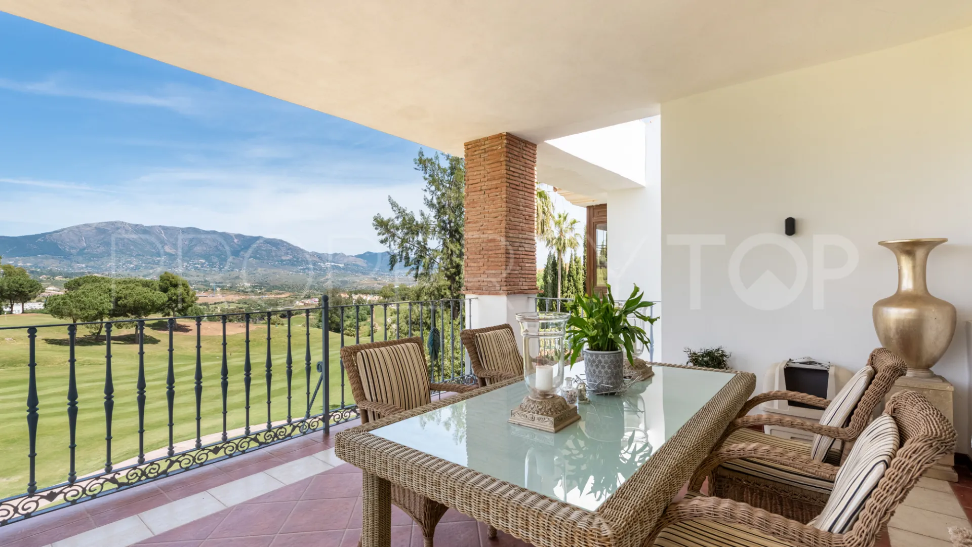 Se vende villa en La Cala Golf Resort de 4 dormitorios