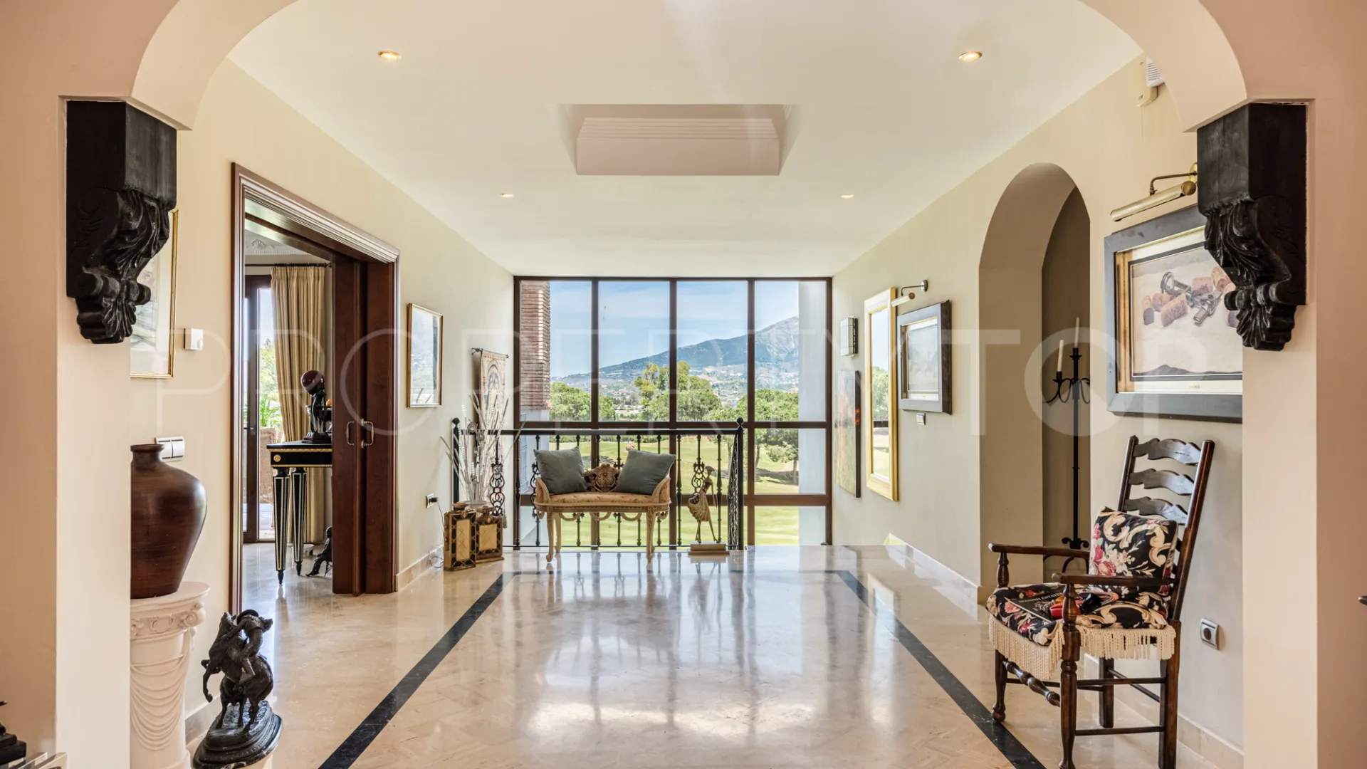 Se vende villa en La Cala Golf Resort de 4 dormitorios