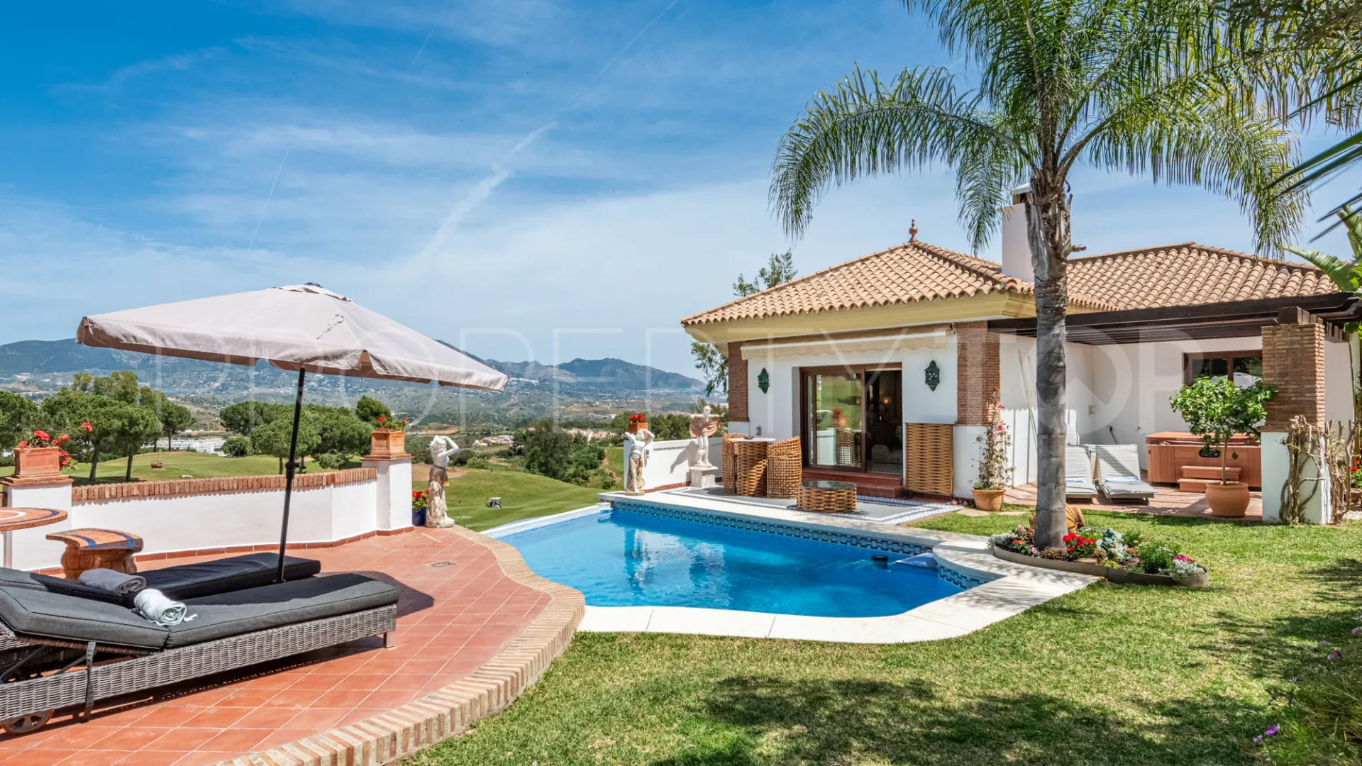 Se vende villa en La Cala Golf Resort de 4 dormitorios