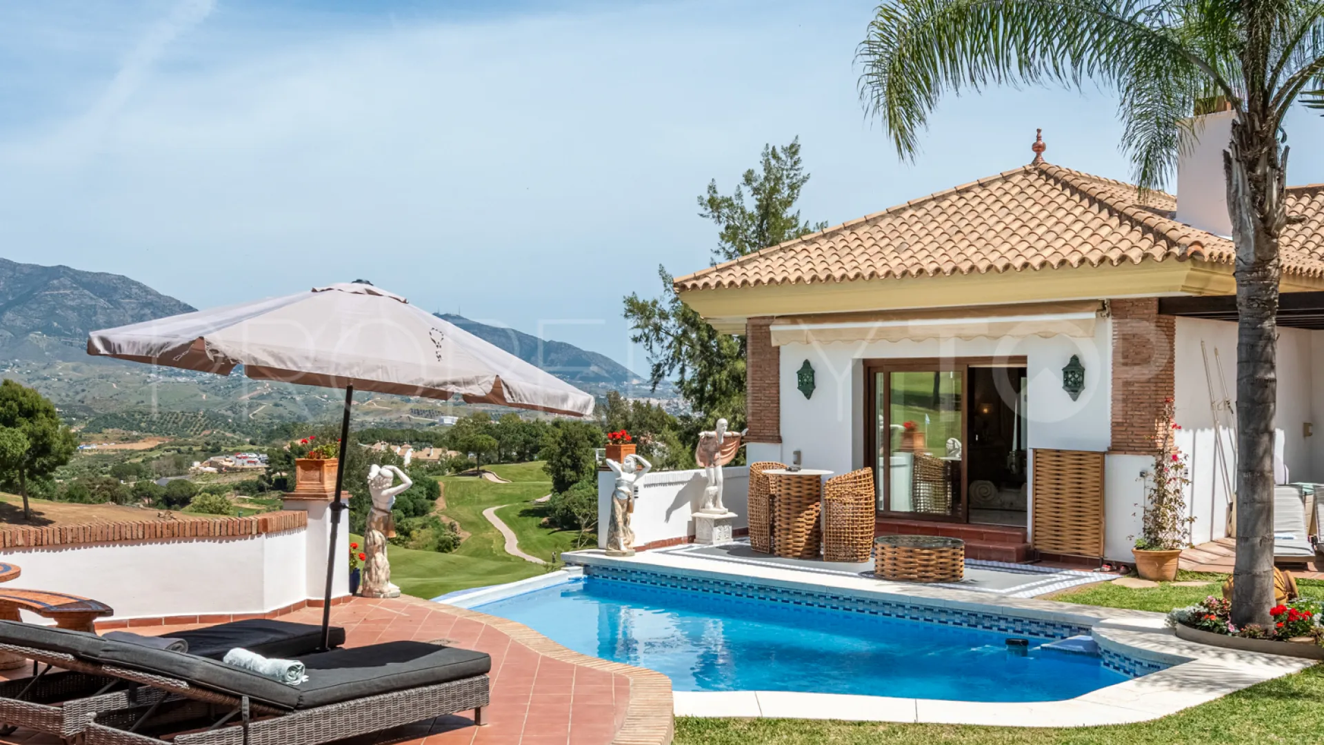 Se vende villa en La Cala Golf Resort de 4 dormitorios