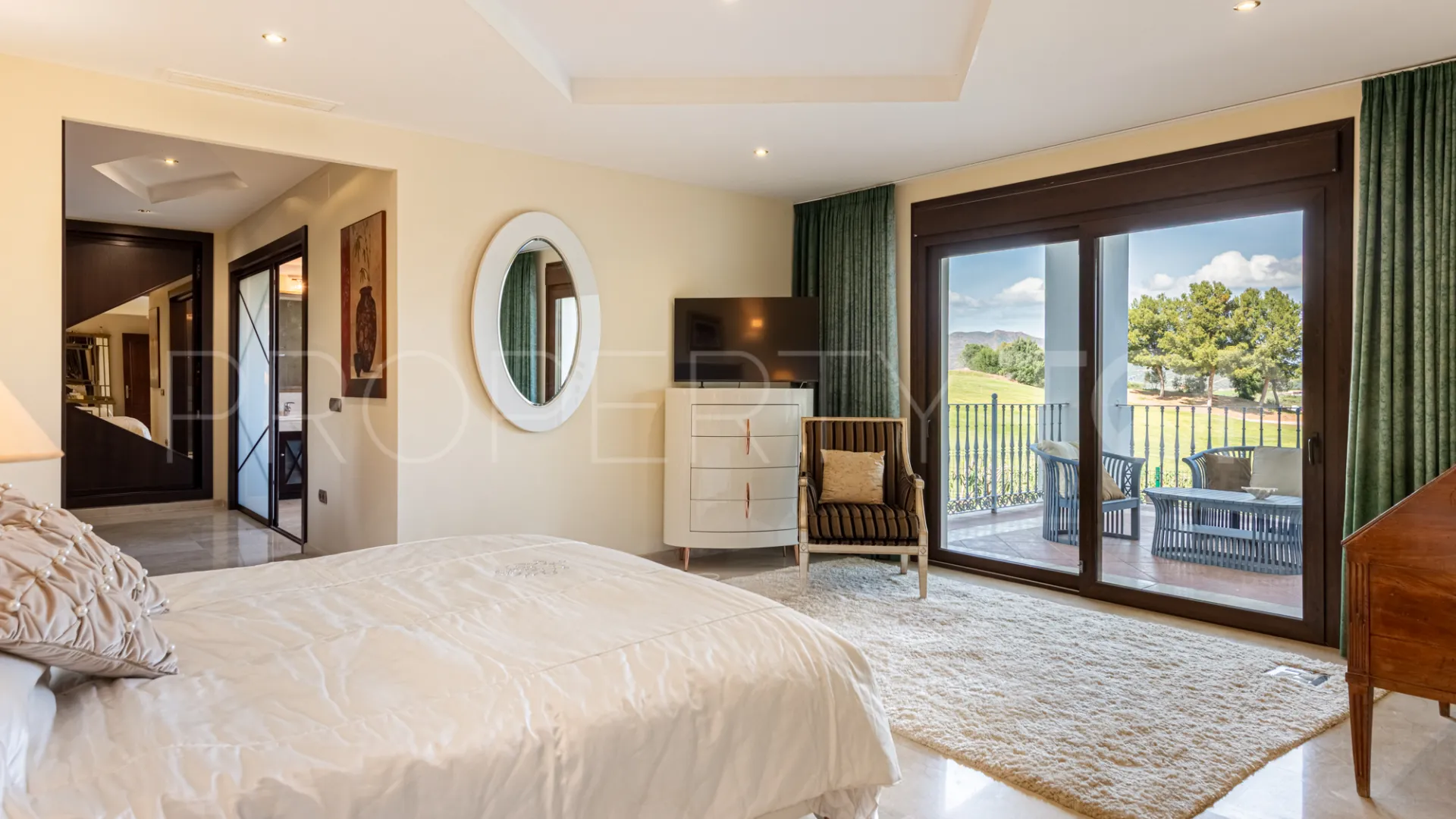 Se vende villa en La Cala Golf Resort de 4 dormitorios