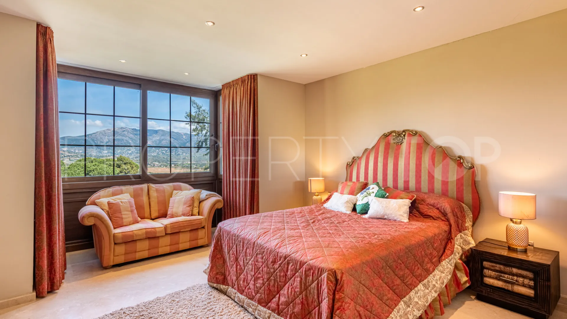 Se vende villa en La Cala Golf Resort de 4 dormitorios