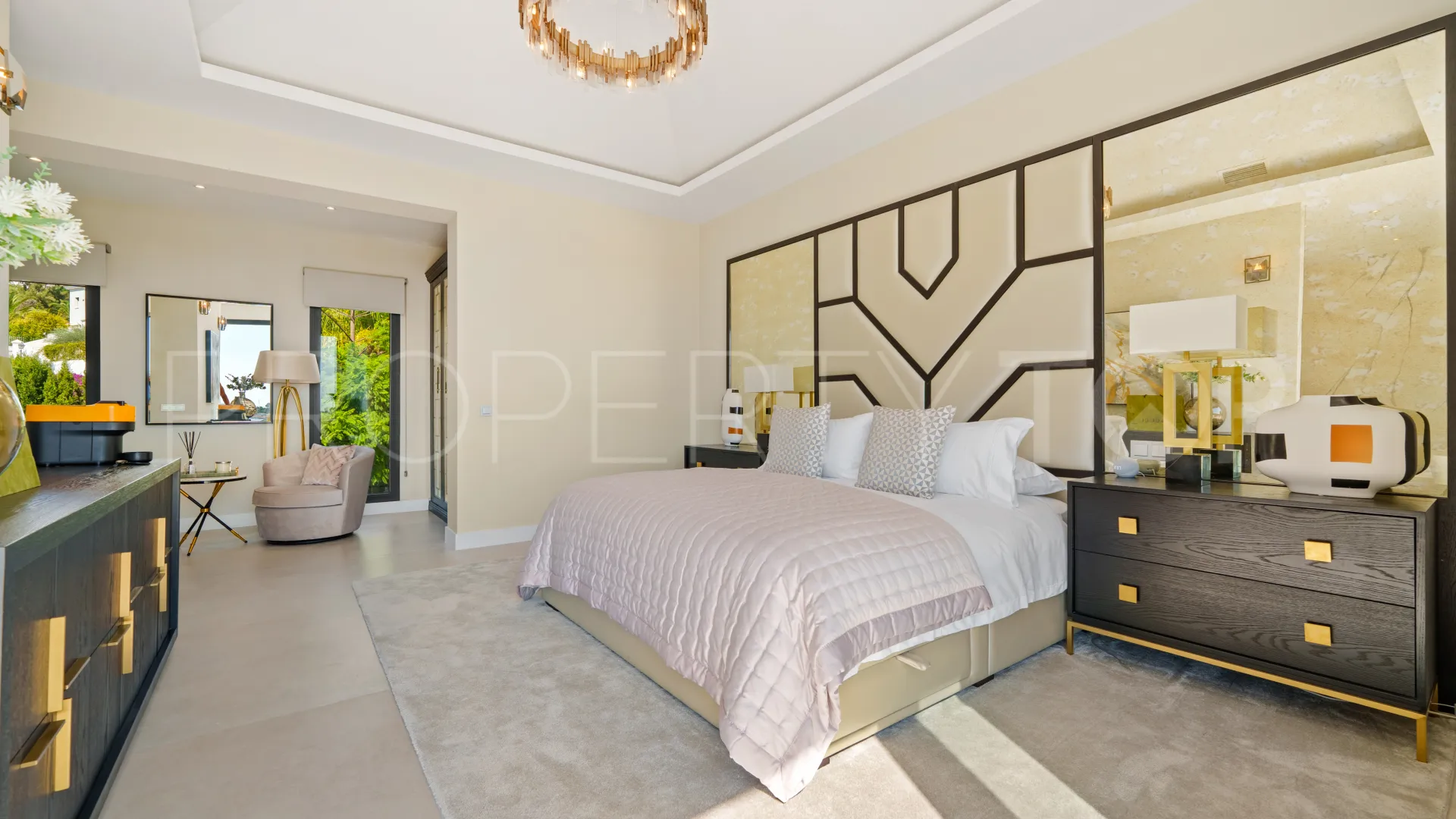 Villa en venta con 6 dormitorios en La Quinta