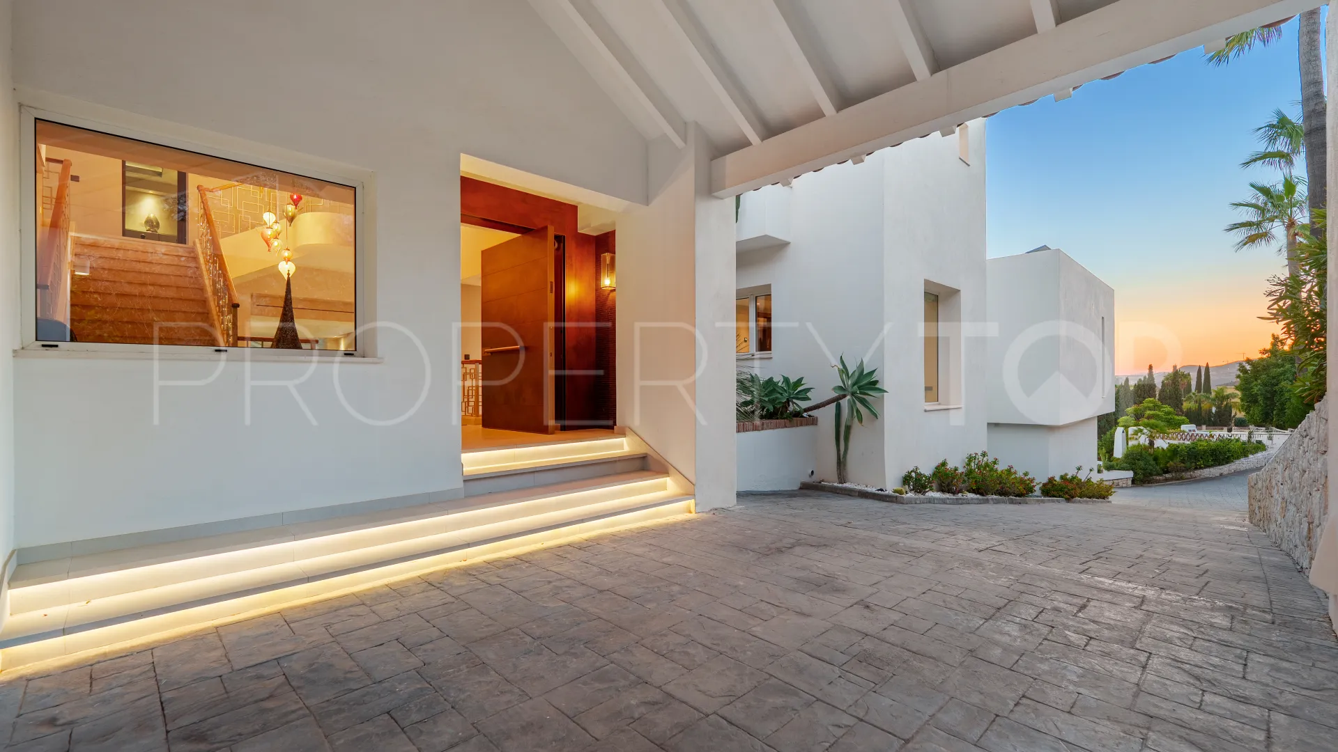 For sale villa with 9 bedrooms in Benahavis