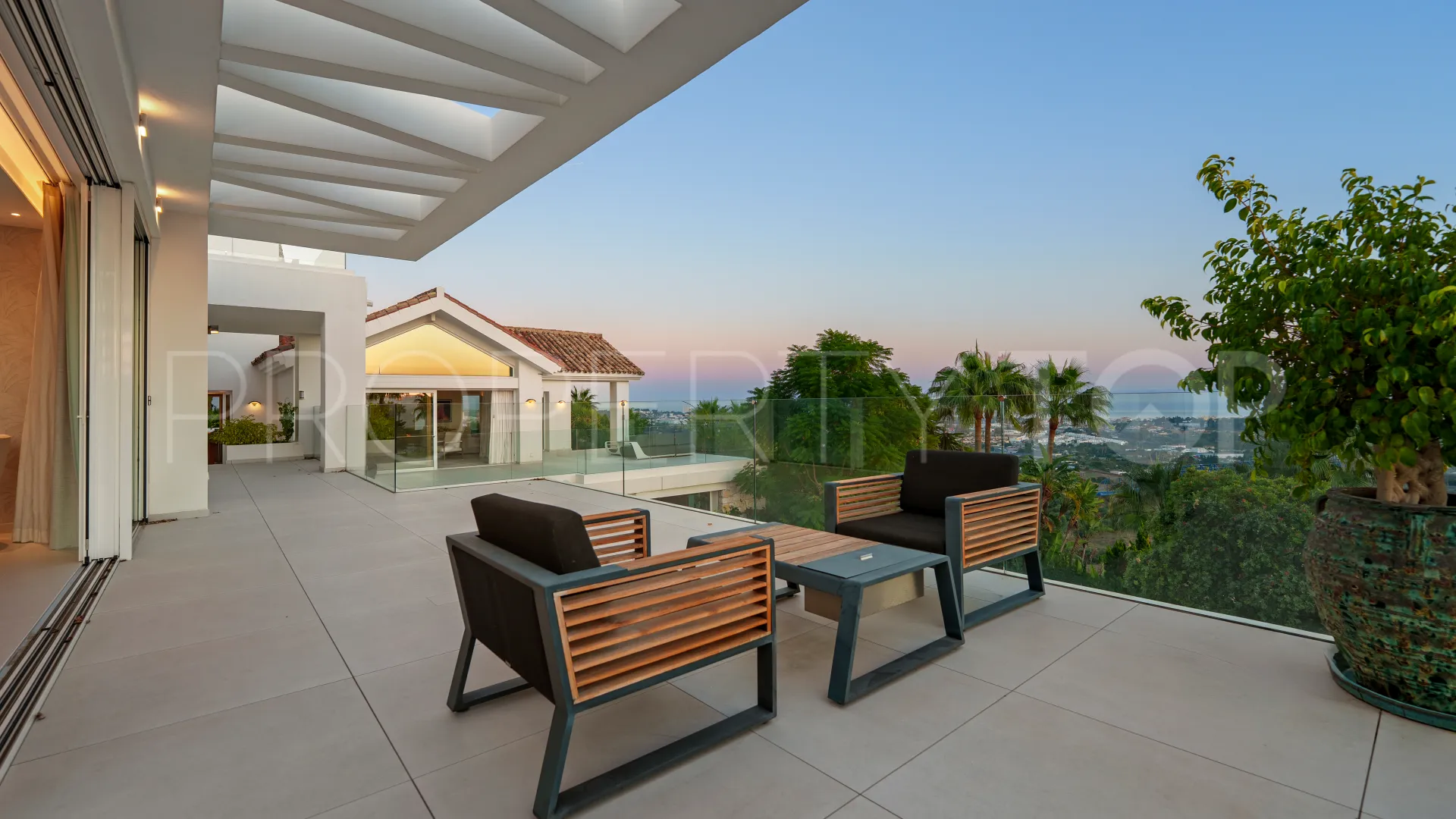 For sale villa with 9 bedrooms in Benahavis