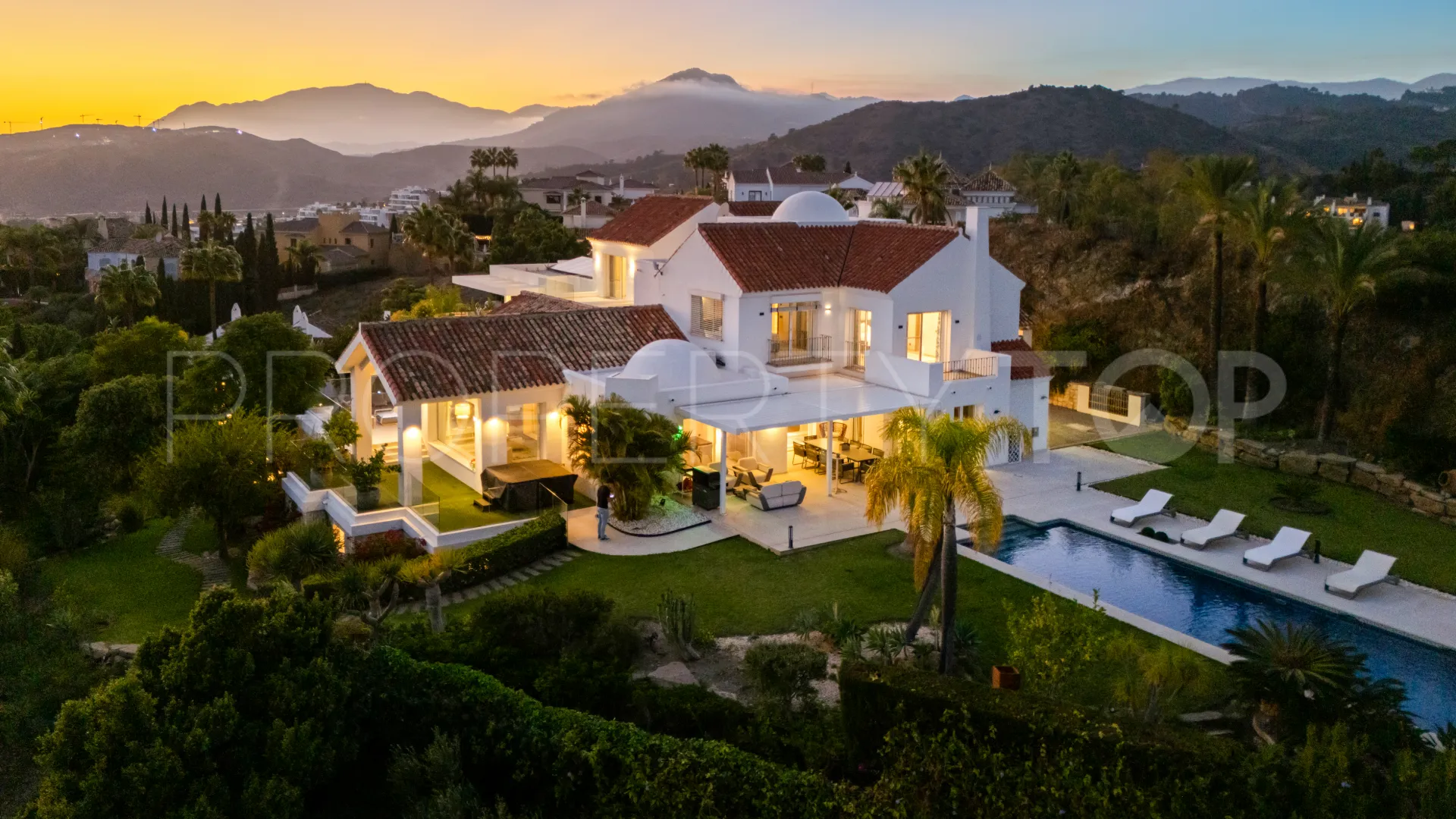 For sale villa with 9 bedrooms in Benahavis